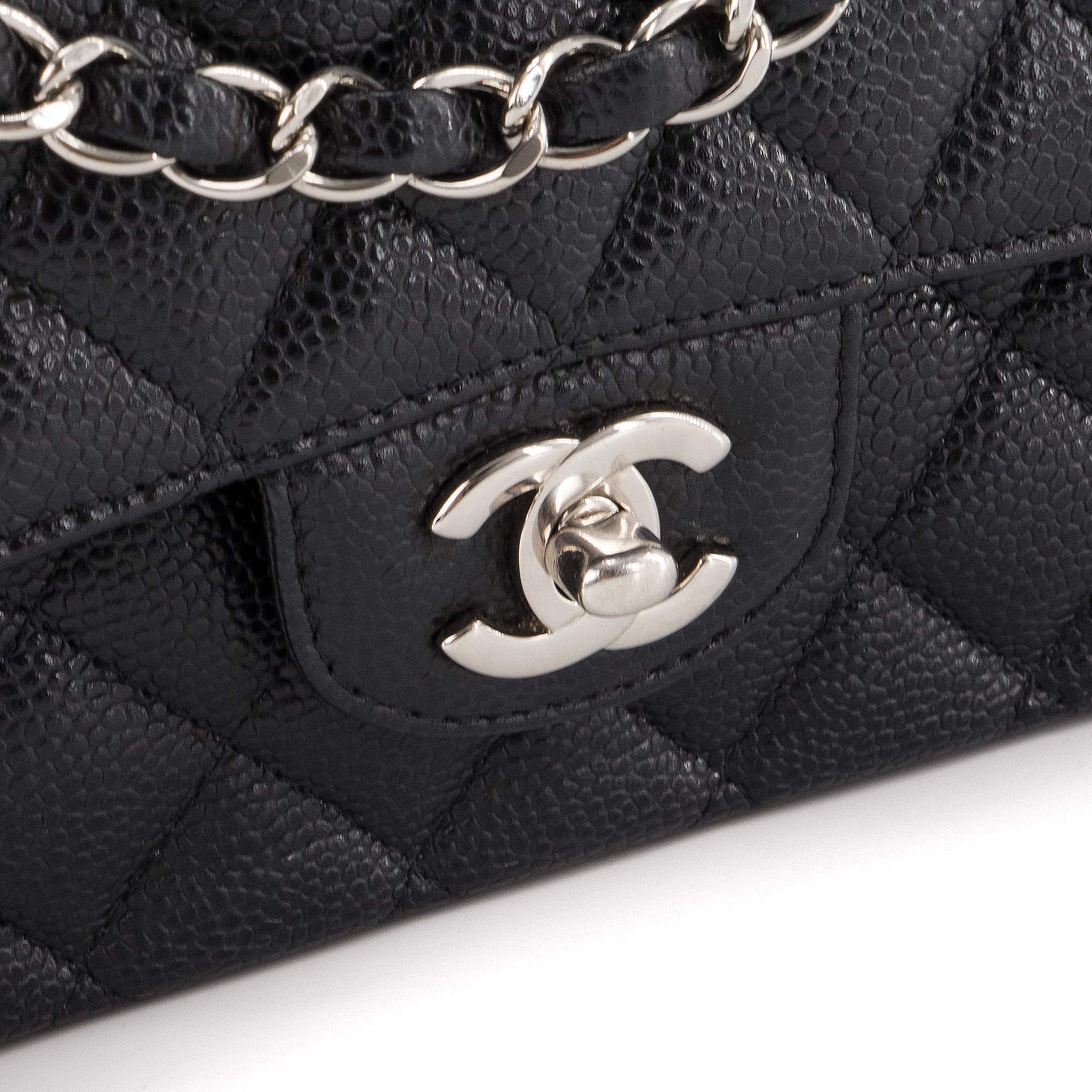 CHANEL - Sac à main Classique/Timeless 11.12 Chanel en cuir caviar noir