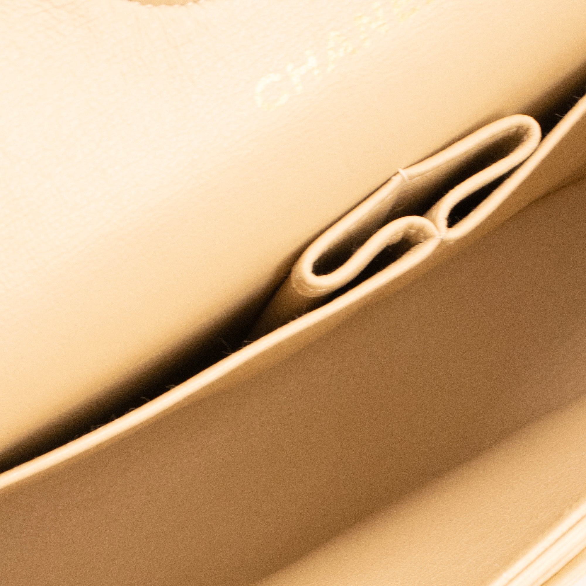 CHANEL - Sac à main Classique/Timeless 11.12 Chanel en cuir lisse beige vintage