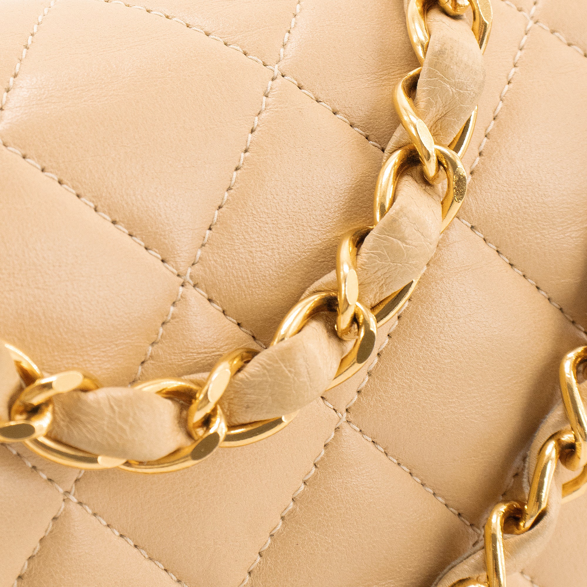 CHANEL - Sac à main Classique/Timeless 11.12 Chanel en cuir lisse beige vintage