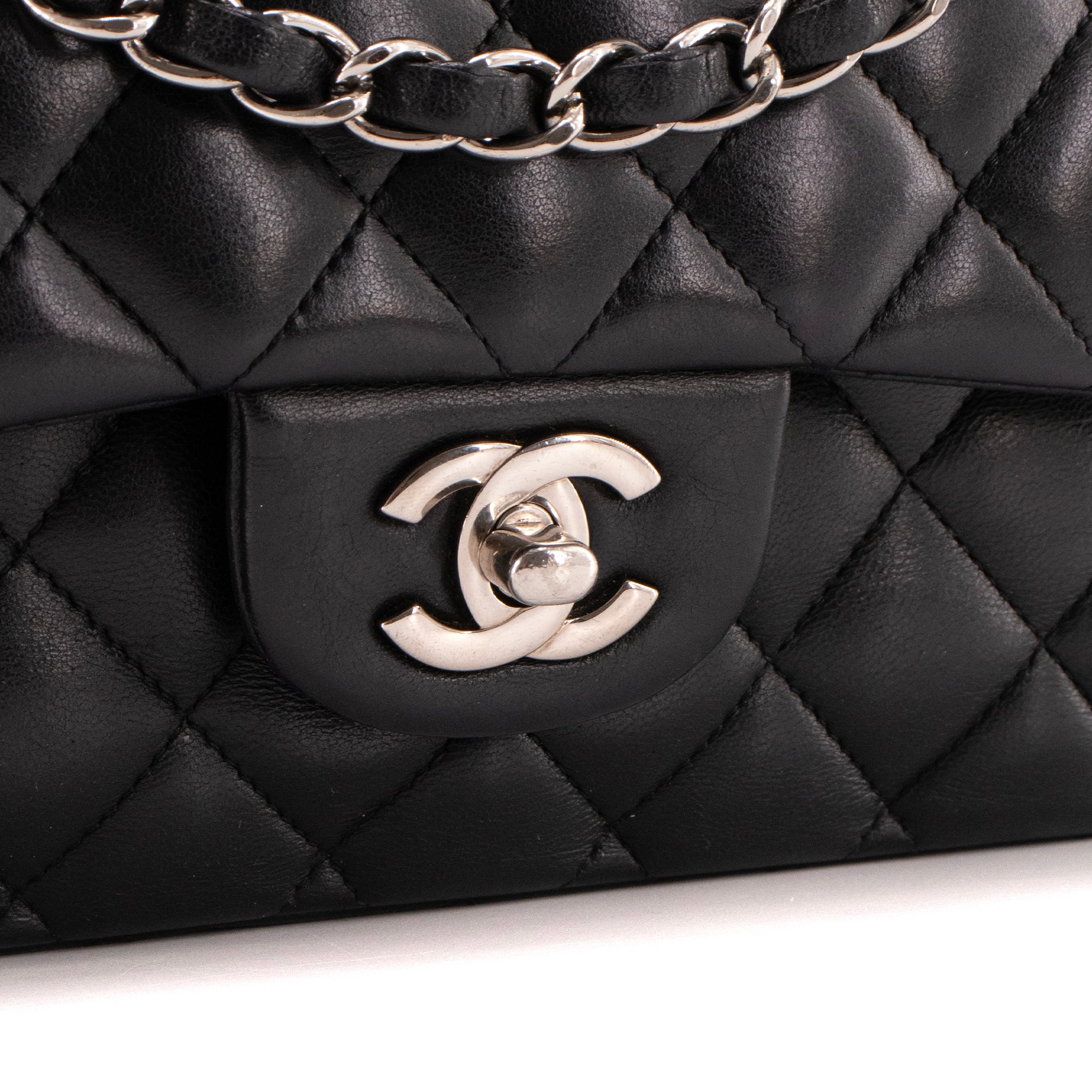 CHANEL - Sac à main Classique/Timeless 11.12 Chanel en cuir lisse noir