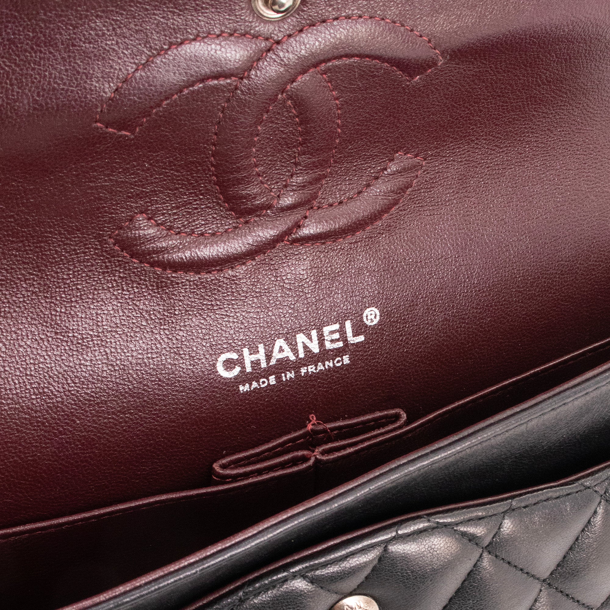 CHANEL - Sac à main Classique/Timeless 11.12 Chanel en cuir lisse noir