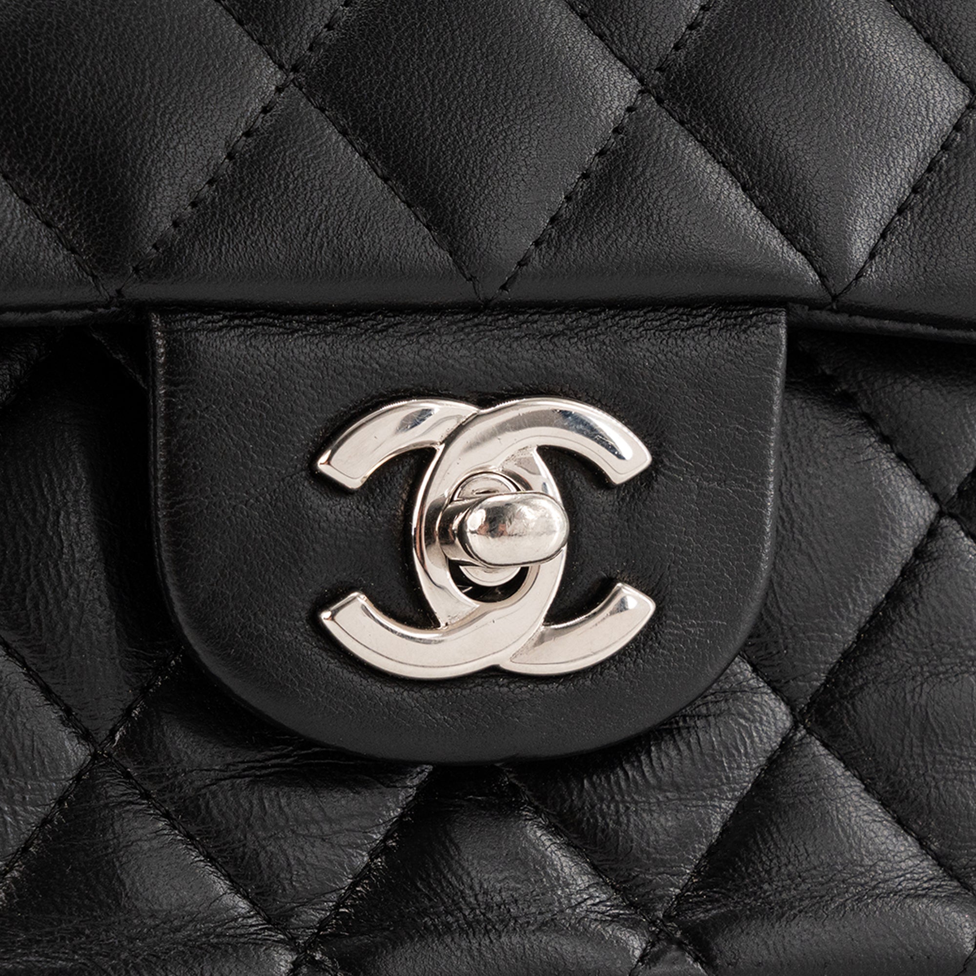 CHANEL - Sac à main Classique/Timeless 11.12 Chanel en cuir lisse noir
