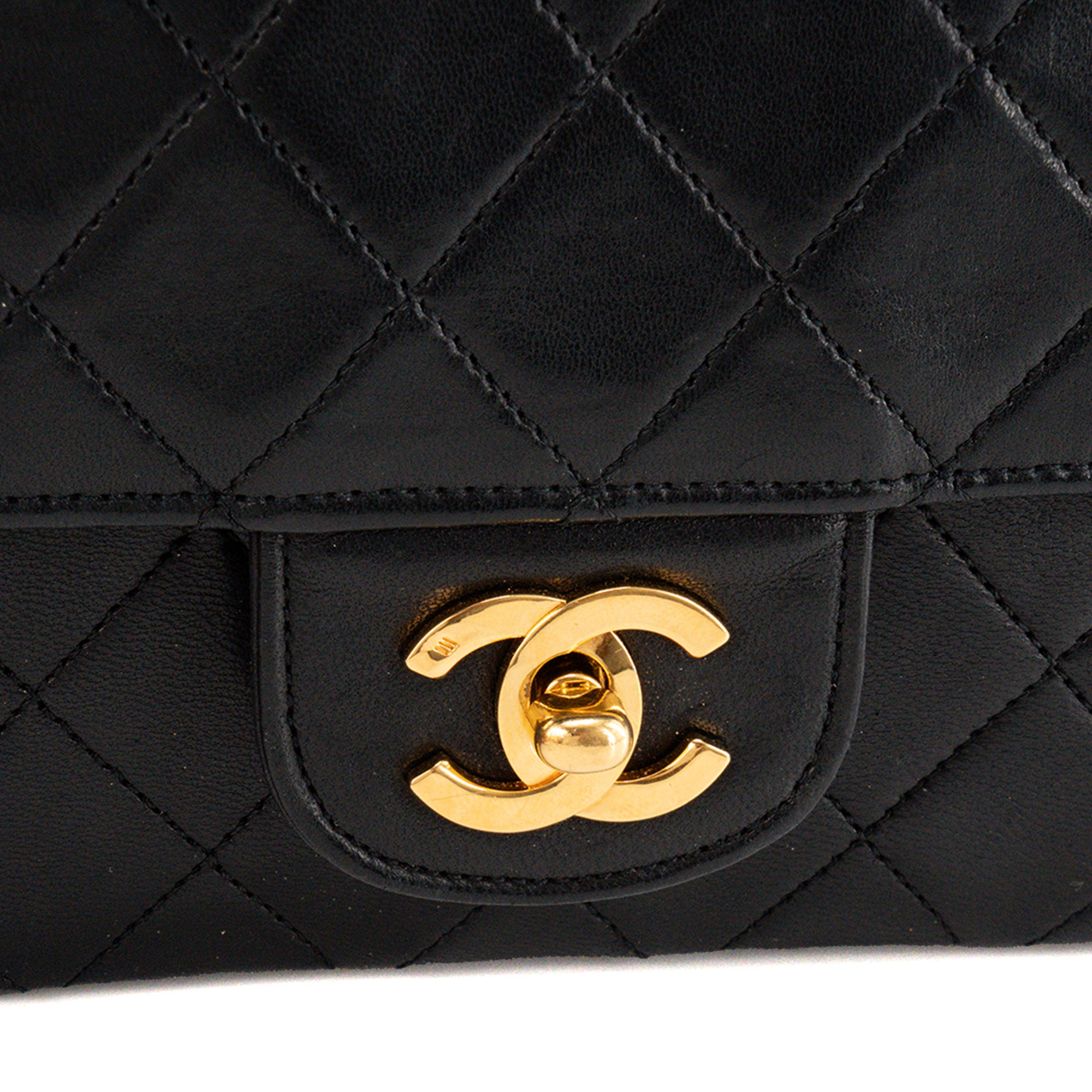 CHANEL - Sac à main Classique/Timeless 11.12 Chanel en cuir lisse noir
