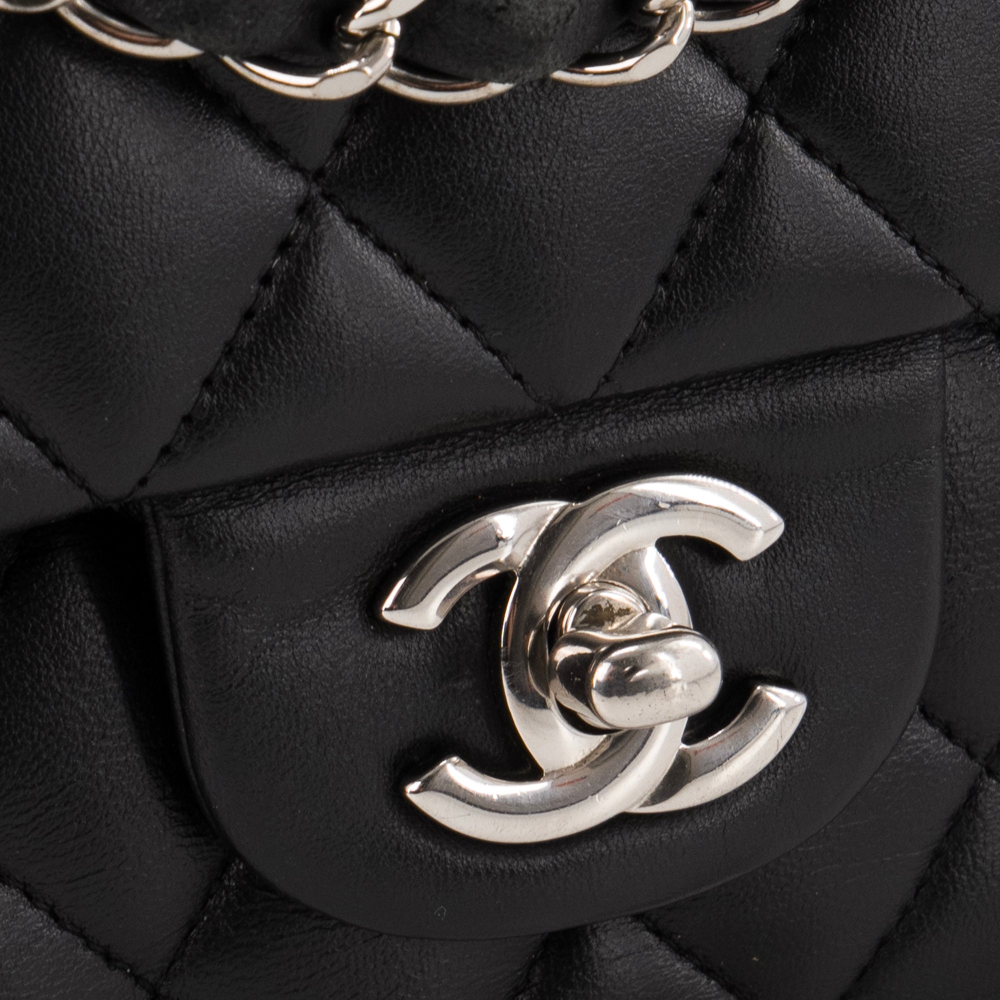 CHANEL - Sac à main Classique/Timeless 11.12 Chanel en cuir lisse noir