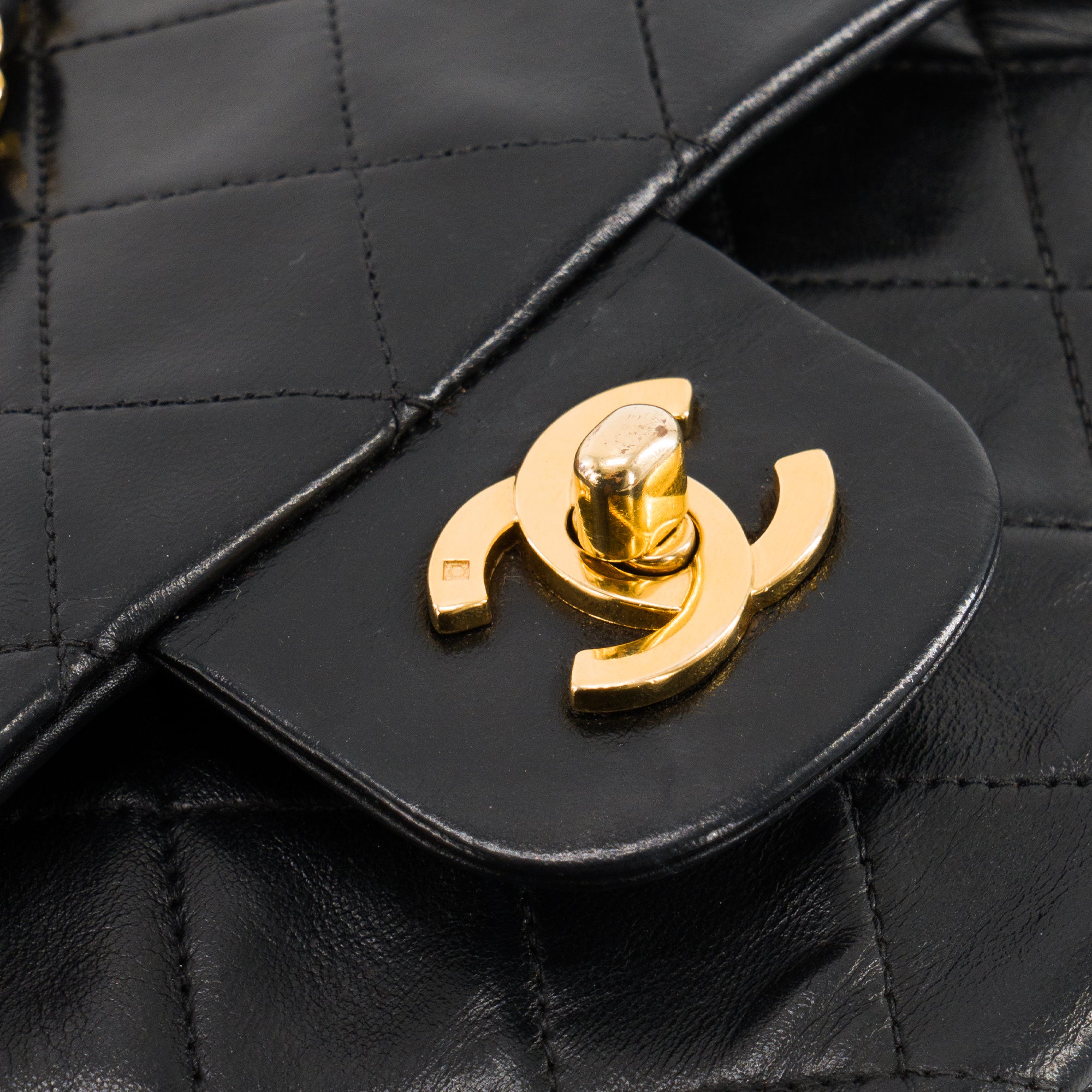CHANEL - Sac à main Classique/Timeless 11.12 Chanel en cuir lisse noir vintage