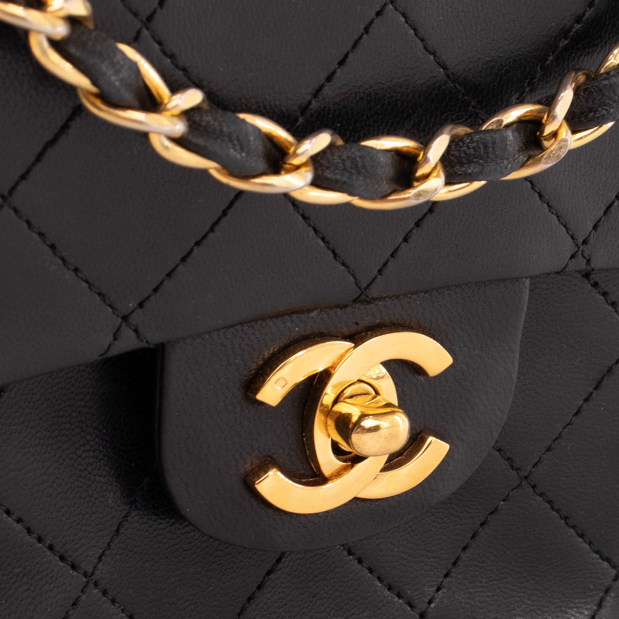 CHANEL - Sac à main Classique/Timeless 11.12 Chanel en cuir lisse noir vintage