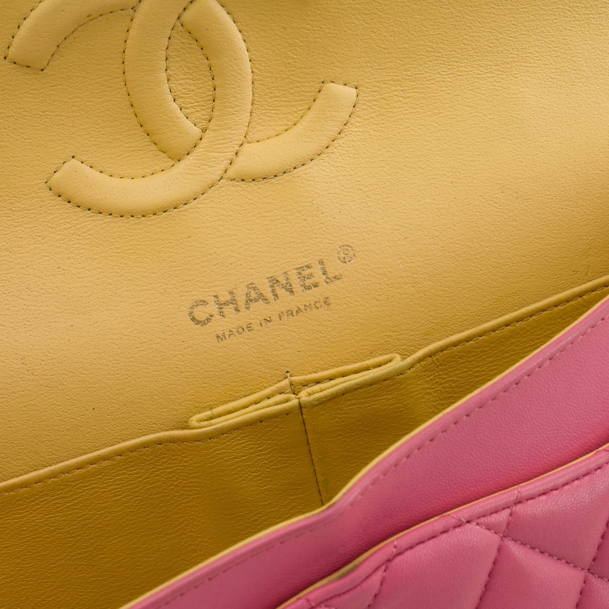 CHANEL -  Sac à main Classique/Timeless 11.12 Chanel en cuir lisse rose édition limitée Rainbow
