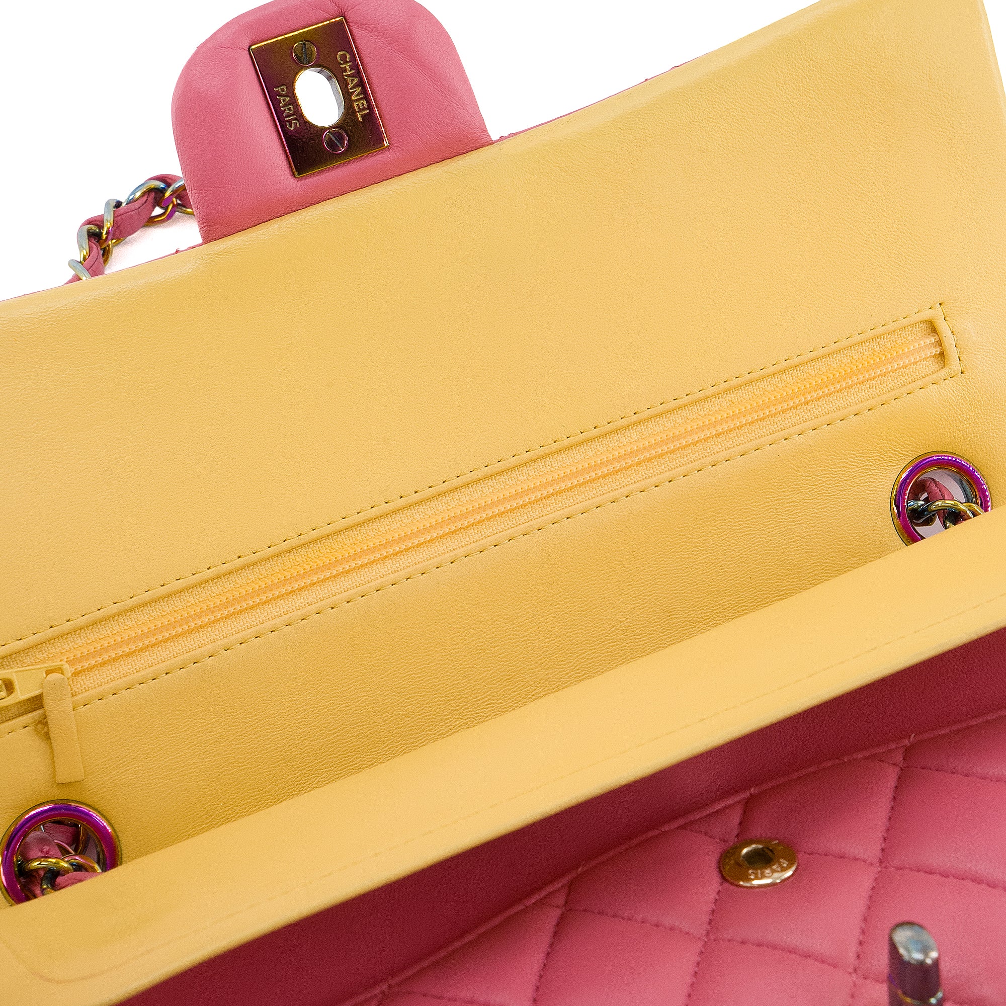 CHANEL -  Sac à main Classique/Timeless 11.12 Chanel en cuir lisse rose édition limitée Rainbow