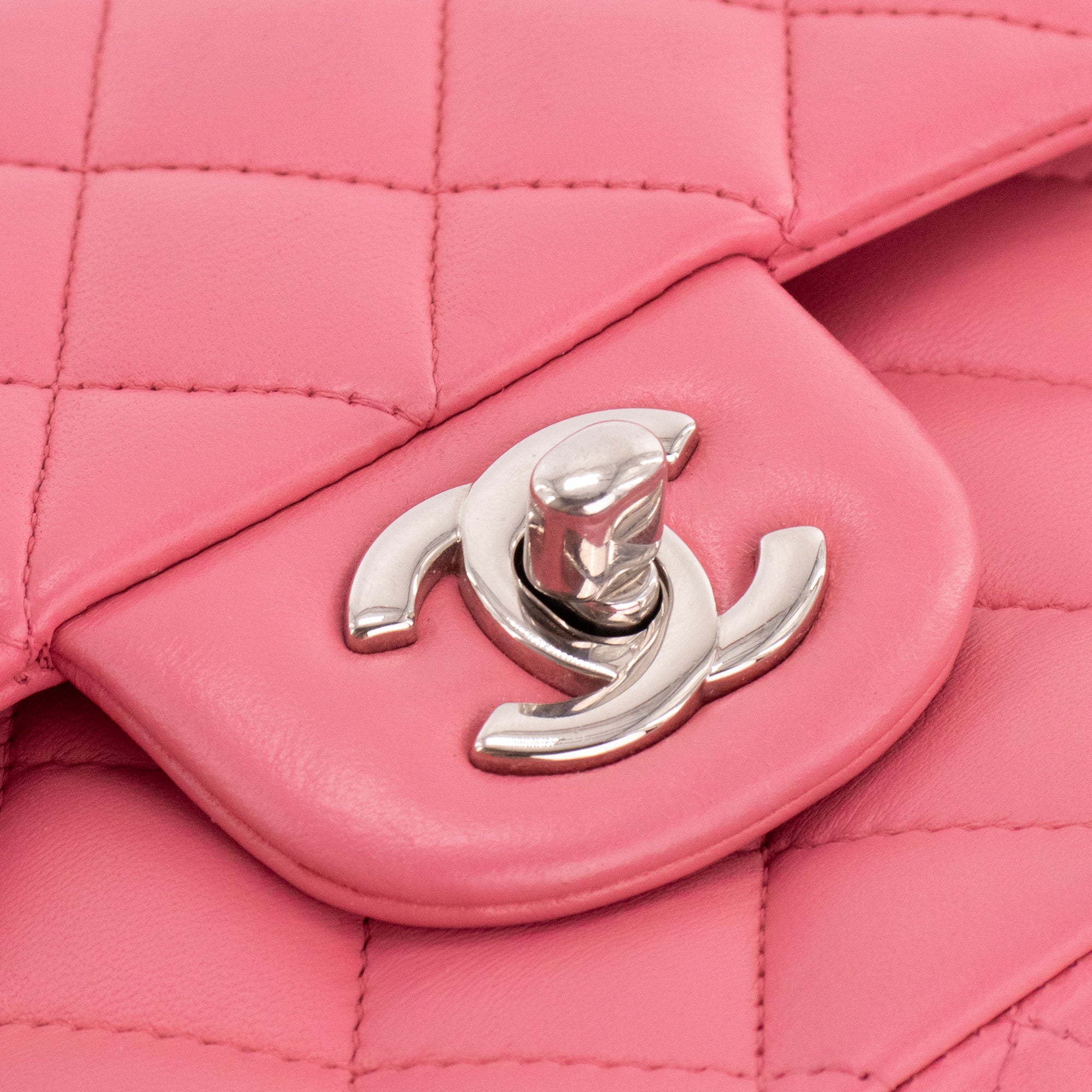 CHANEL - Sac à main Classique/Timeless 11.12 Chanel en cuir lisse rose