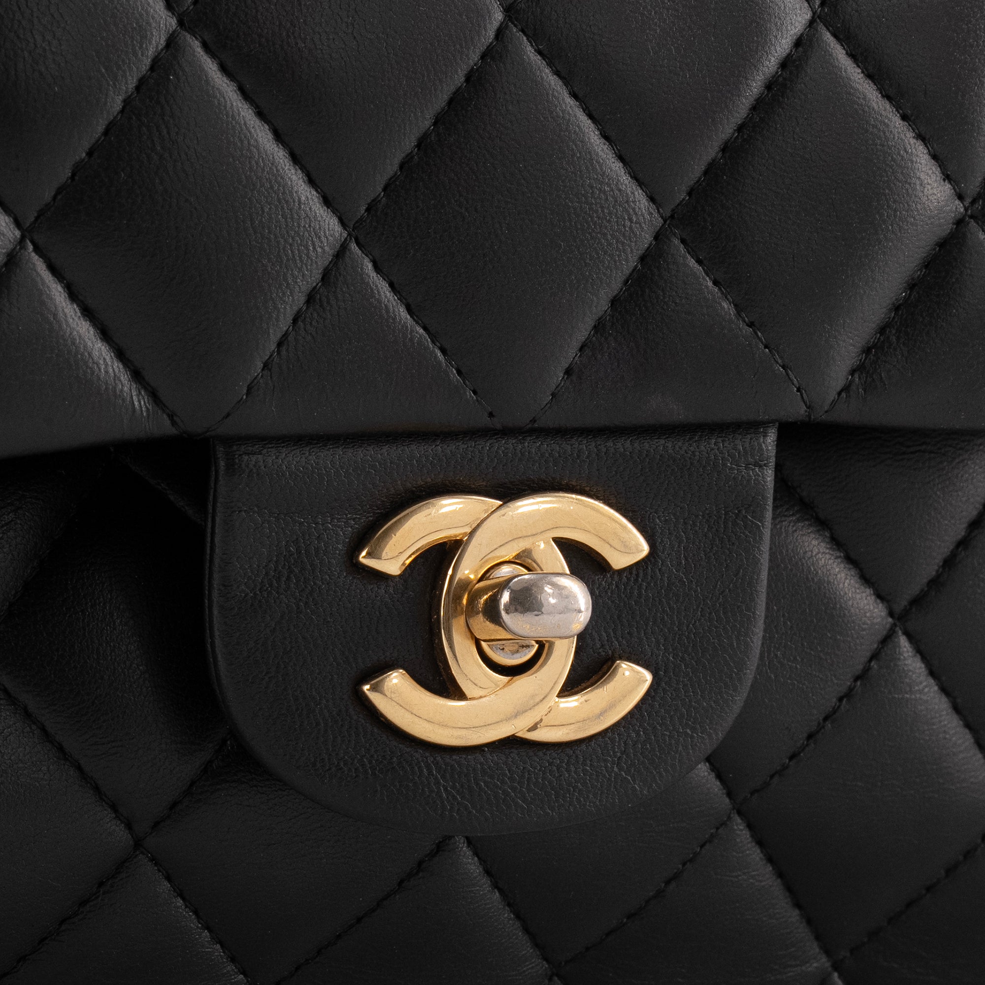 CHANEL - Sac à main Classique/Timeless 11.12 Chanel en cuir noir