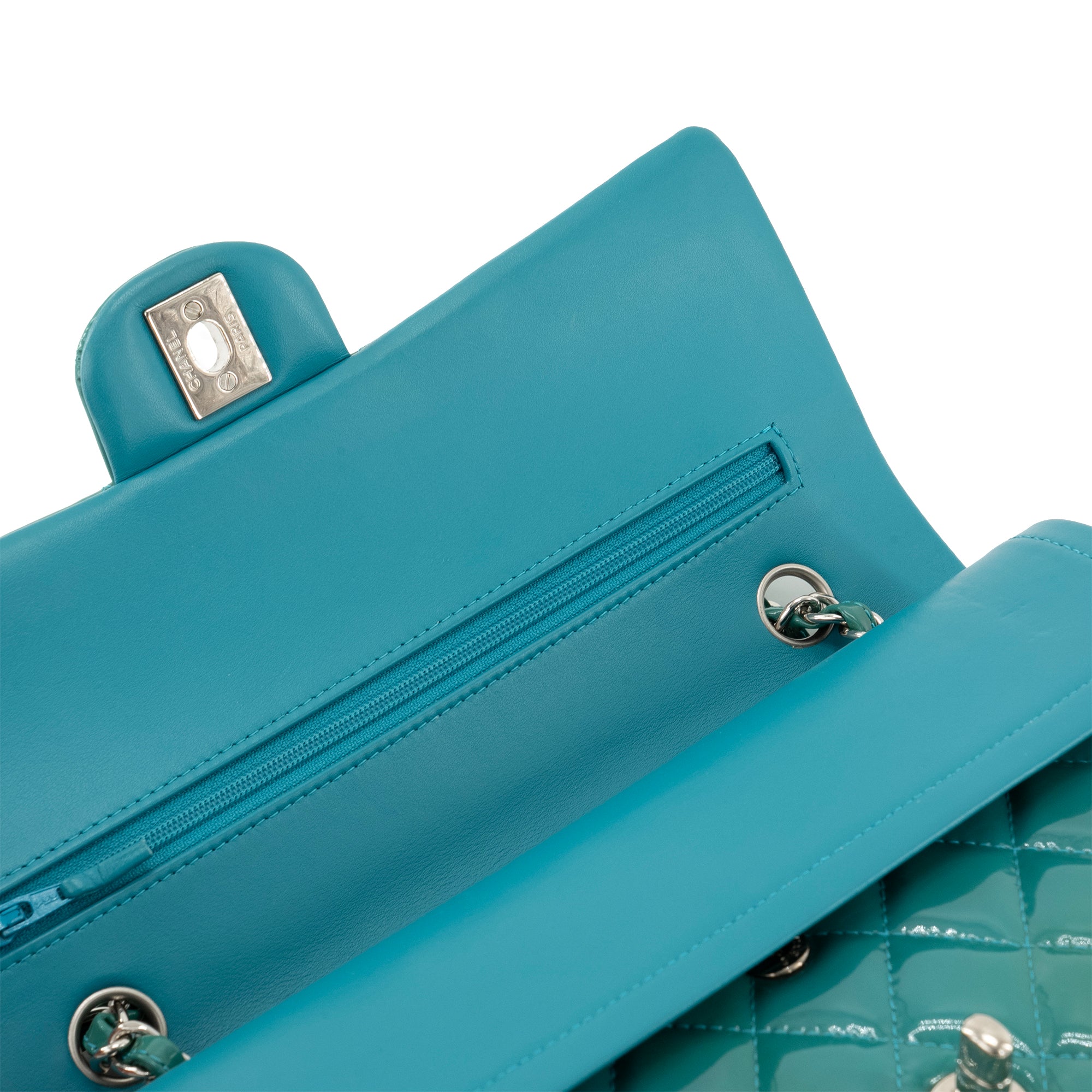 CHANEL - Sac à main Classique/Timeless 11.12 Chanel en cuir verni bleu turquoise