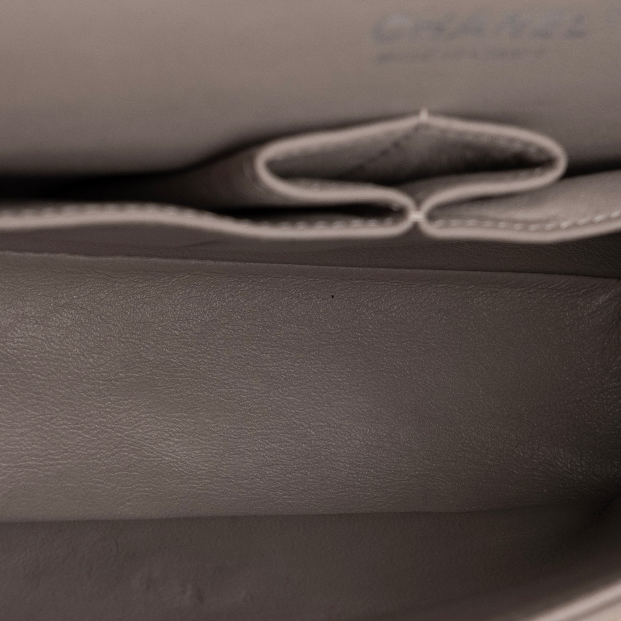 CHANEL - Sac à main Classique/Timeless 11.12 Chanel en cuir verni doré édition limitée