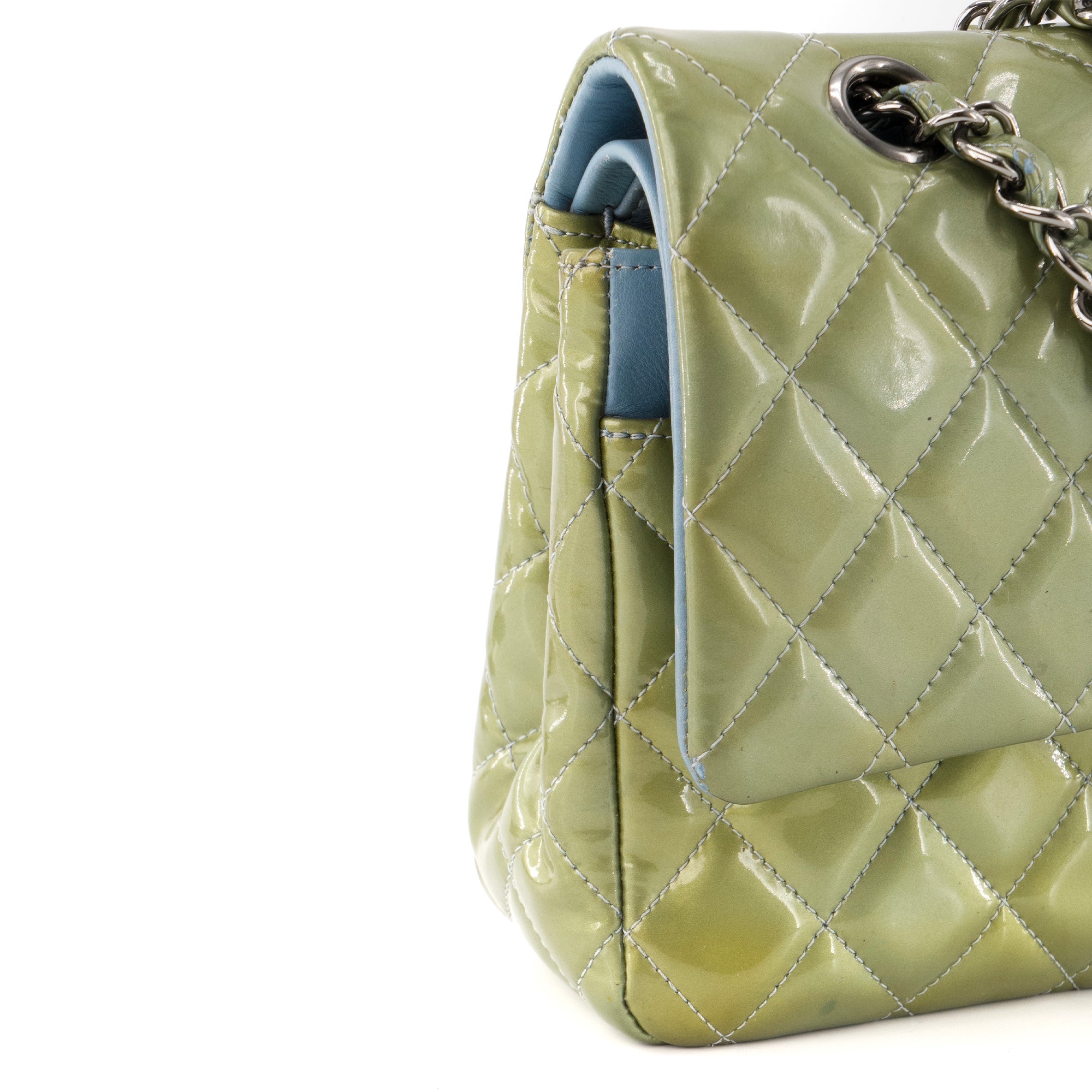 CHANEL - Sac à main Classique/Timeless 11.12 Chanel en cuir verni kaki irisé