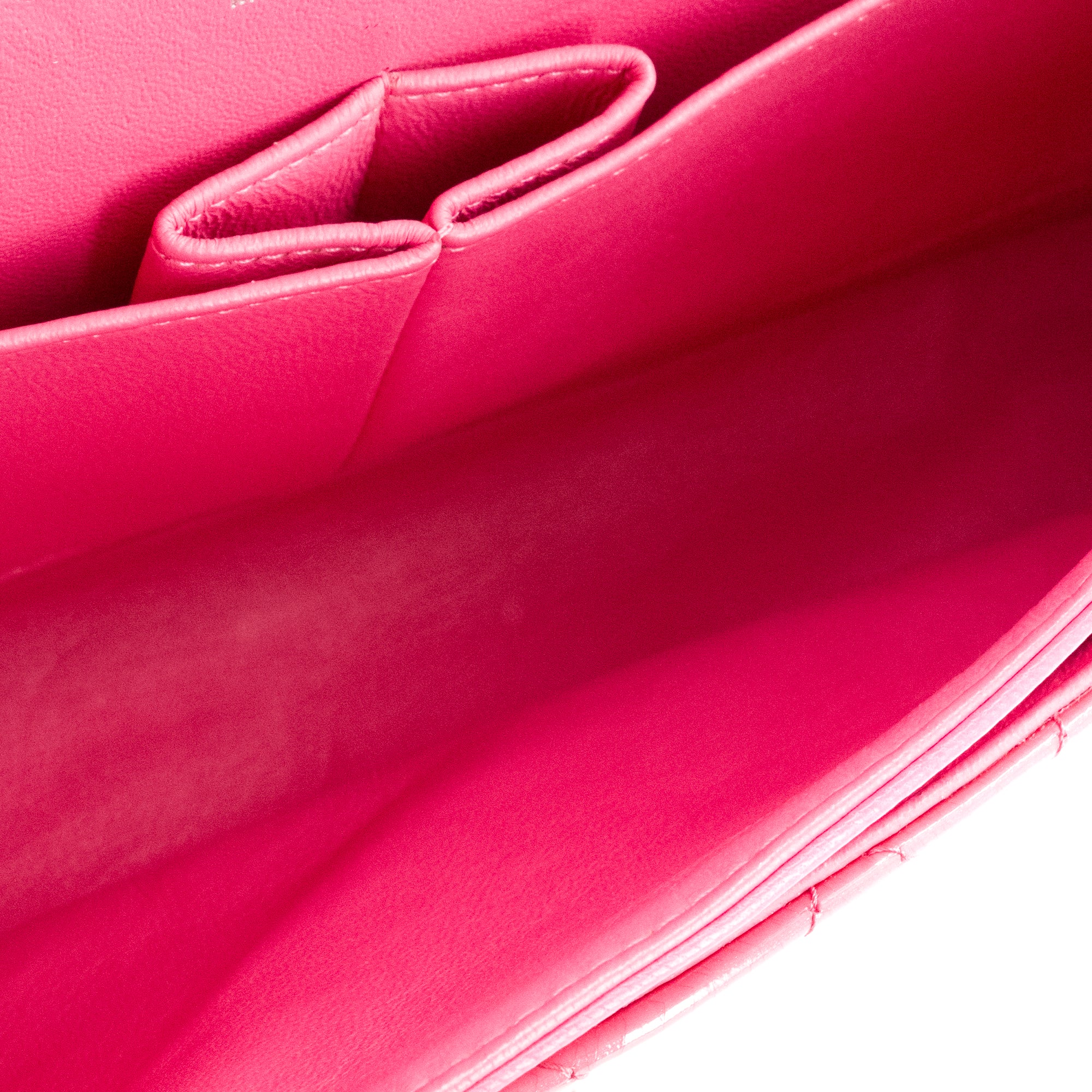 CHANEL - Sac à main Classique/Timeless 11.12 Chanel en cuir verni rose irisé