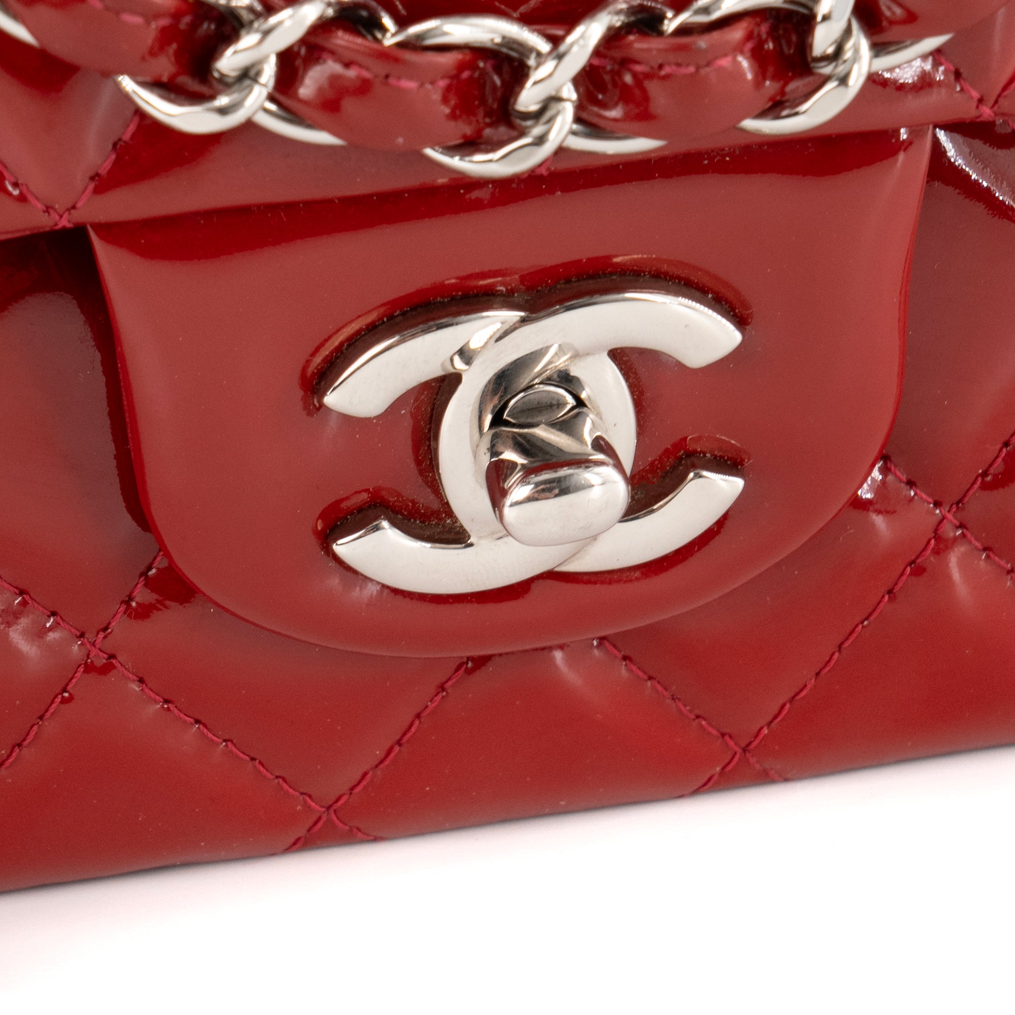 CHANEL - Sac à main Classique/Timeless 11.12 Chanel en cuir verni rouge