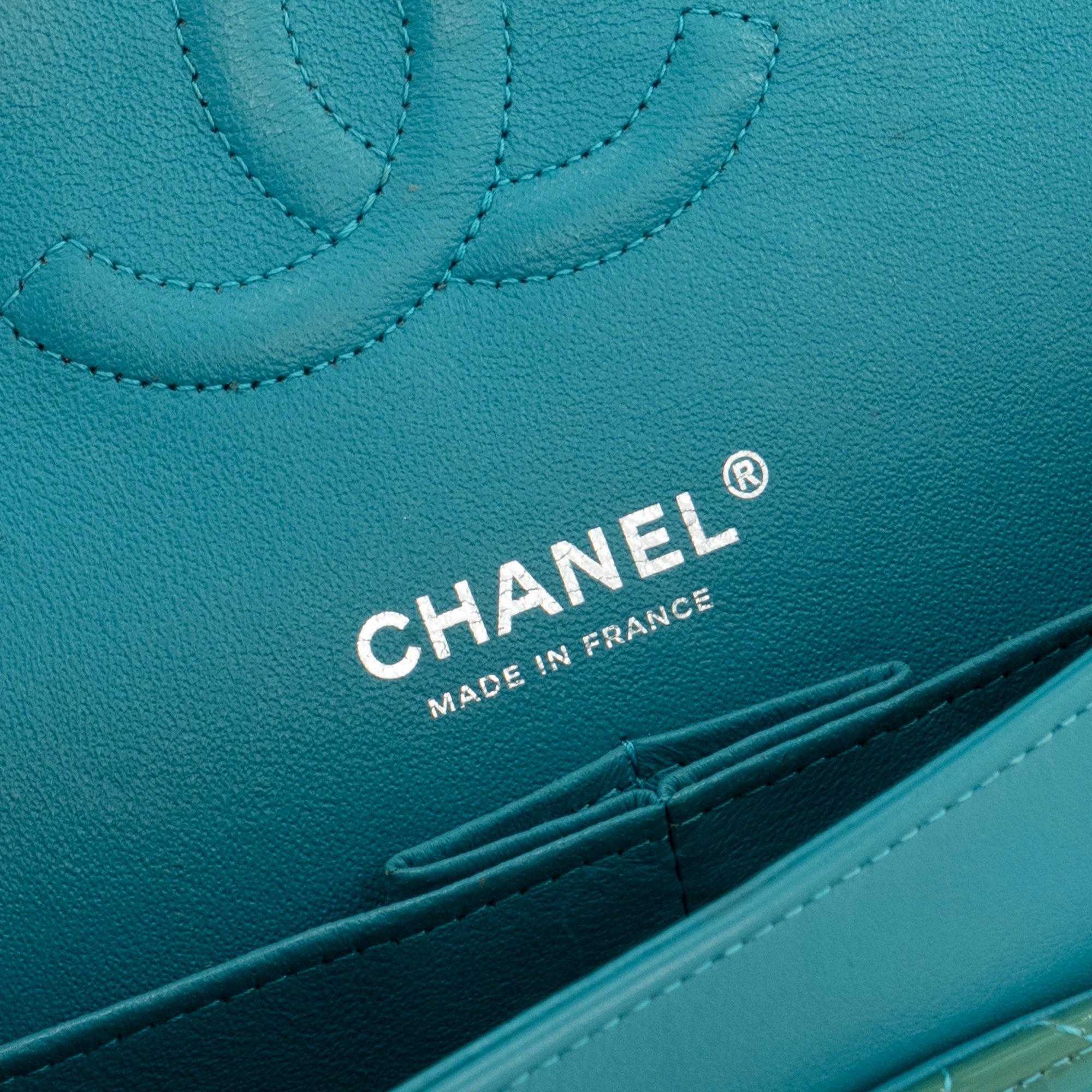 CHANEL - Sac à main Classique/Timeless 11.12 Chanel en cuir verni vert