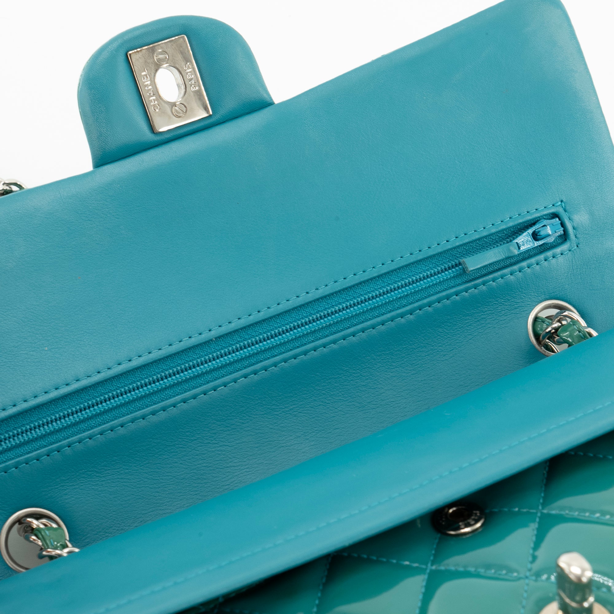 CHANEL - Sac à main Classique/Timeless 11.12 Chanel en cuir verni vert