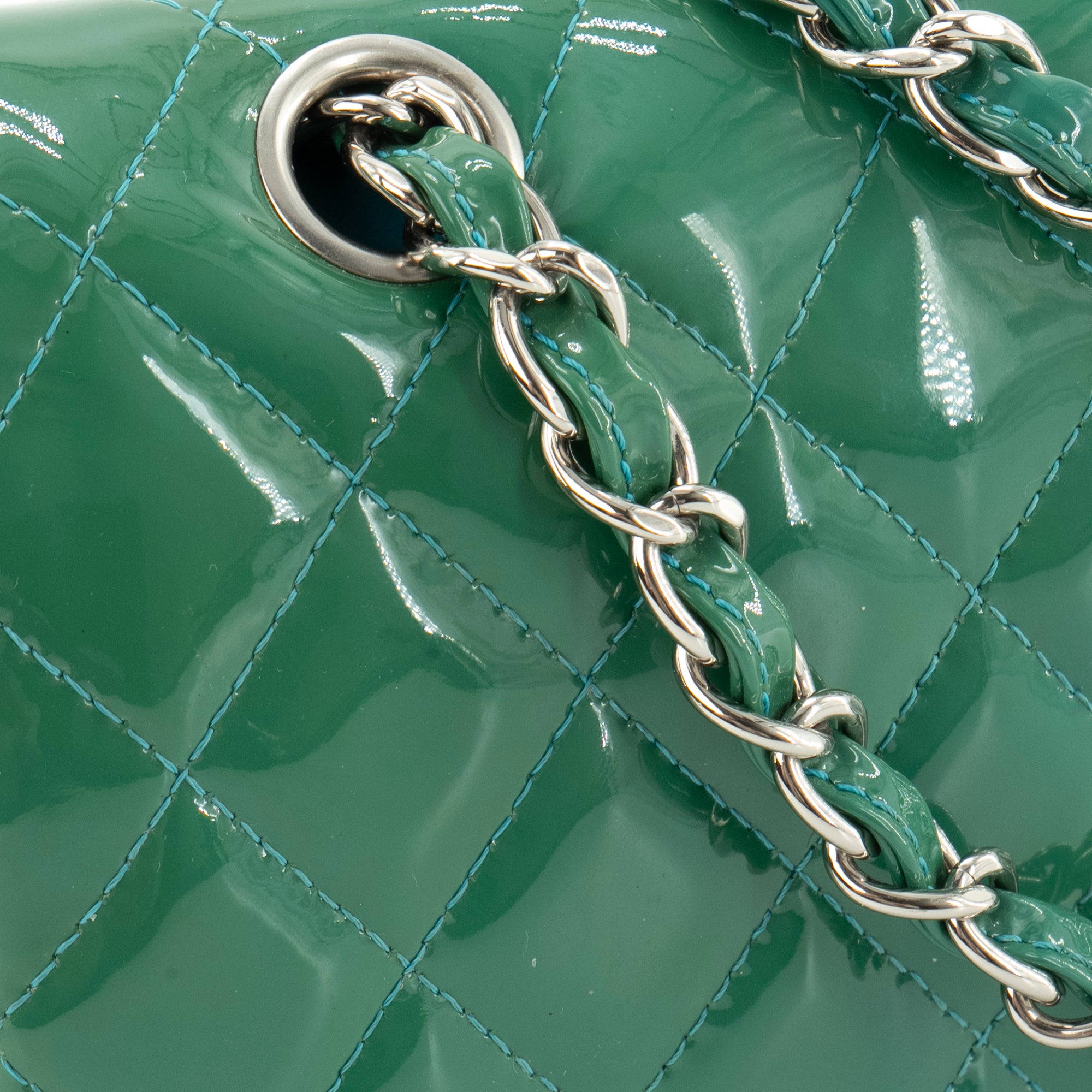 CHANEL - Sac à main Classique/Timeless 11.12 Chanel en cuir verni vert
