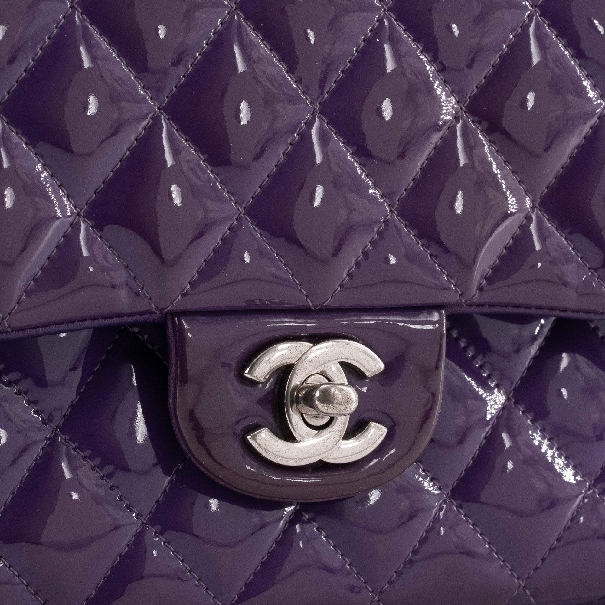 CHANEL - Sac à main Classique/Timeless 11.12 Chanel en cuir verni violet