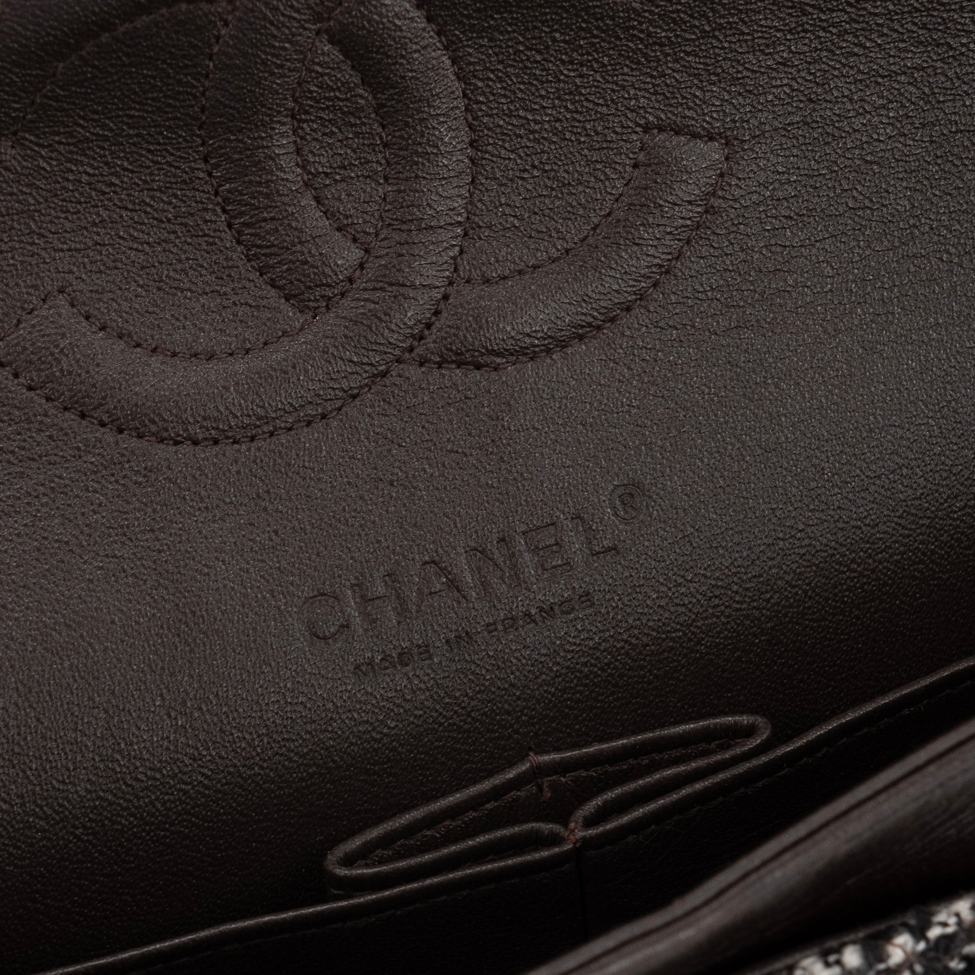 CHANEL - Sac à main Classique/Timeless 11.12 Chanel en tweed noir et blanc vintage