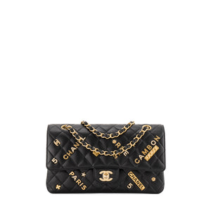 CHANEL - Sac à main Classique/Timeless 11.12 Charms Chanel en cuir lisse noir édition limitée