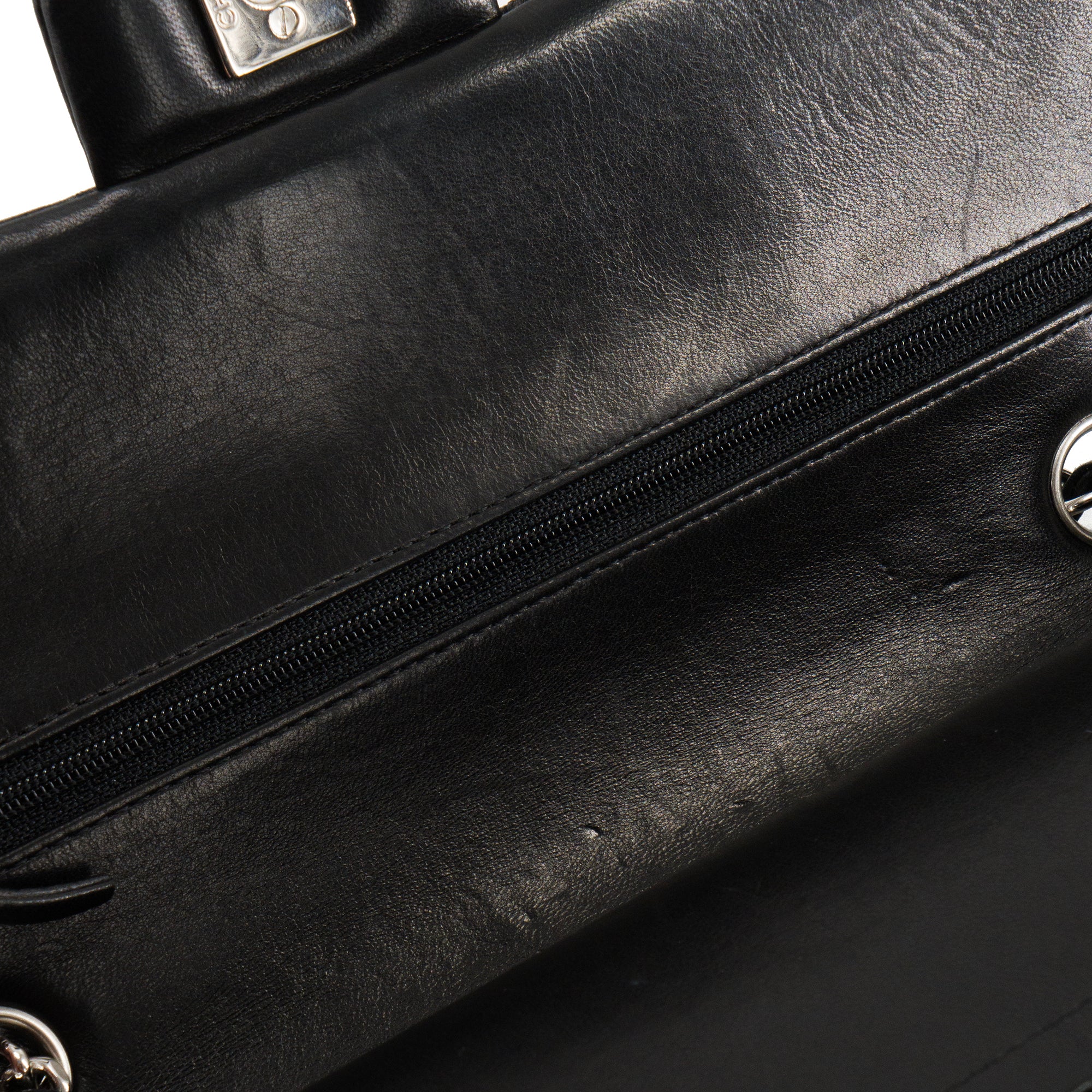 CHANEL - Sac à main Classique/Timeless Chanel 11.12 Chanel en cuir lisse noir