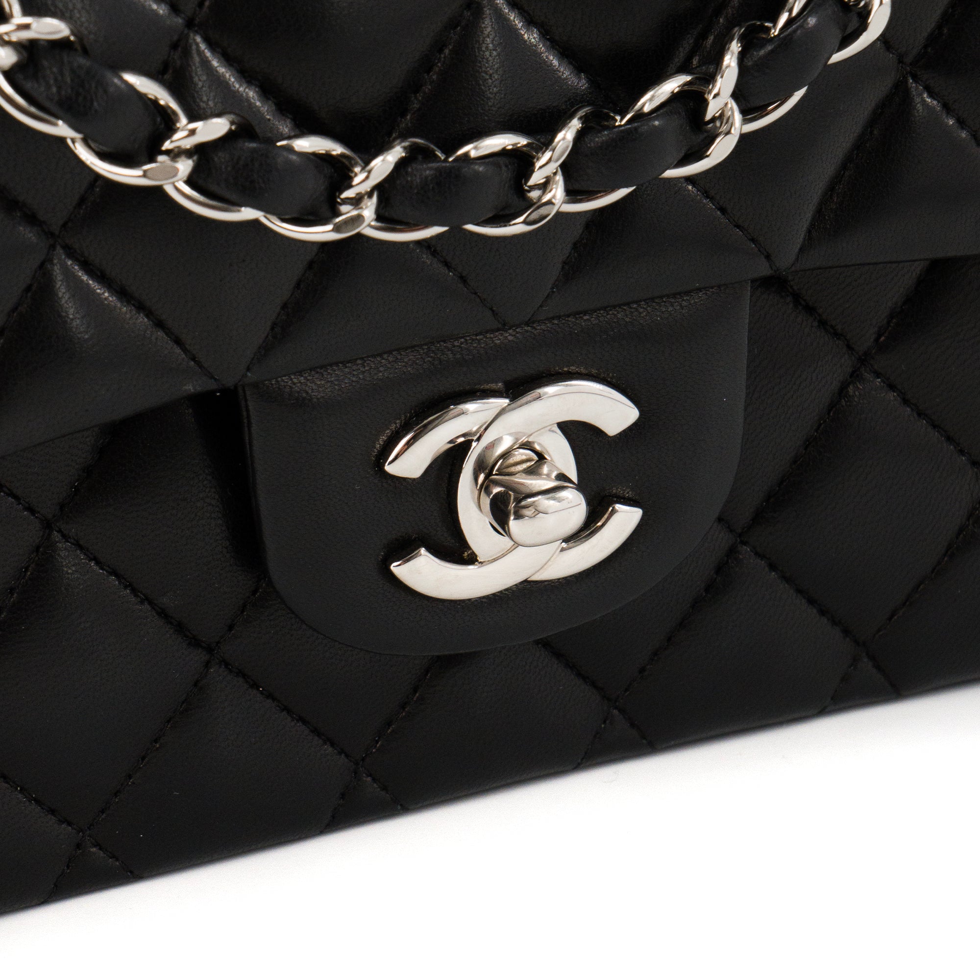 CHANEL - Sac à main Classique/Timeless Chanel 11.12 Chanel en cuir lisse noir