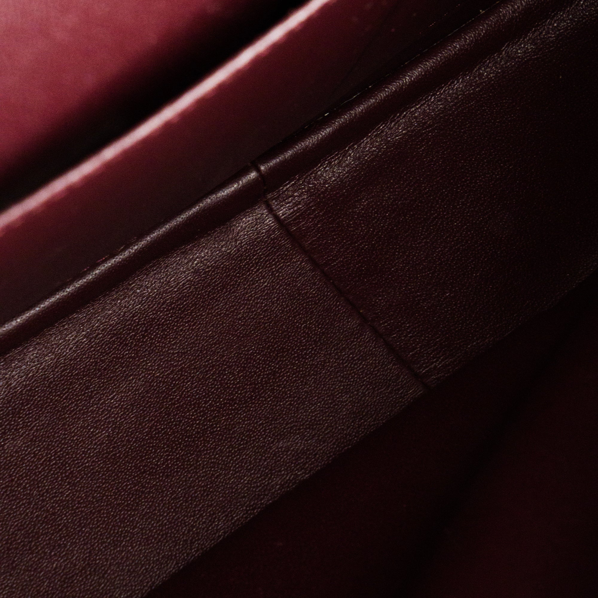 CHANEL - Sac à main Classique/Timeless Jumbo Chanel en cuir caviar noir