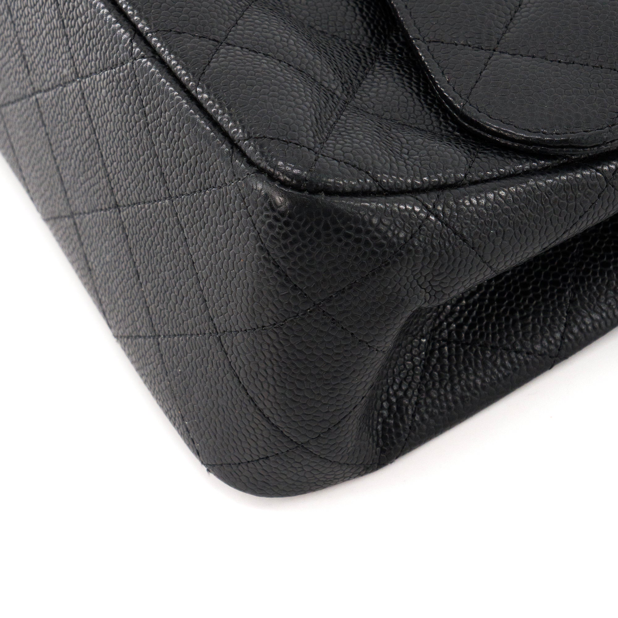 CHANEL - Sac à main Classique/Timeless Jumbo Chanel en cuir caviar noir