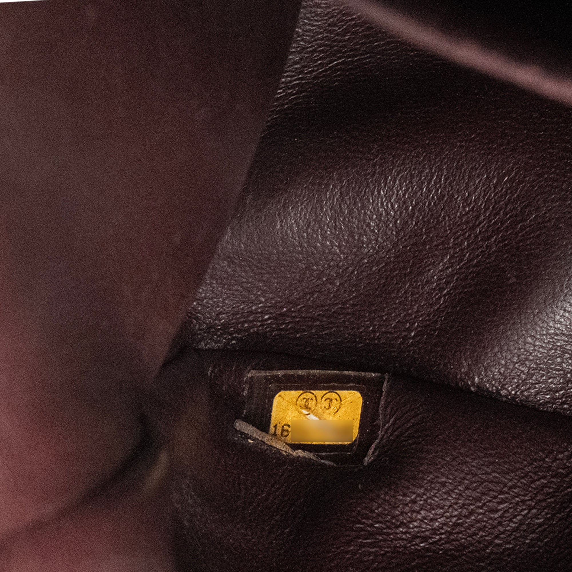 CHANEL - Sac à bandoulière Classique/Timeless Jumbo Chanel en cuir caviar noir