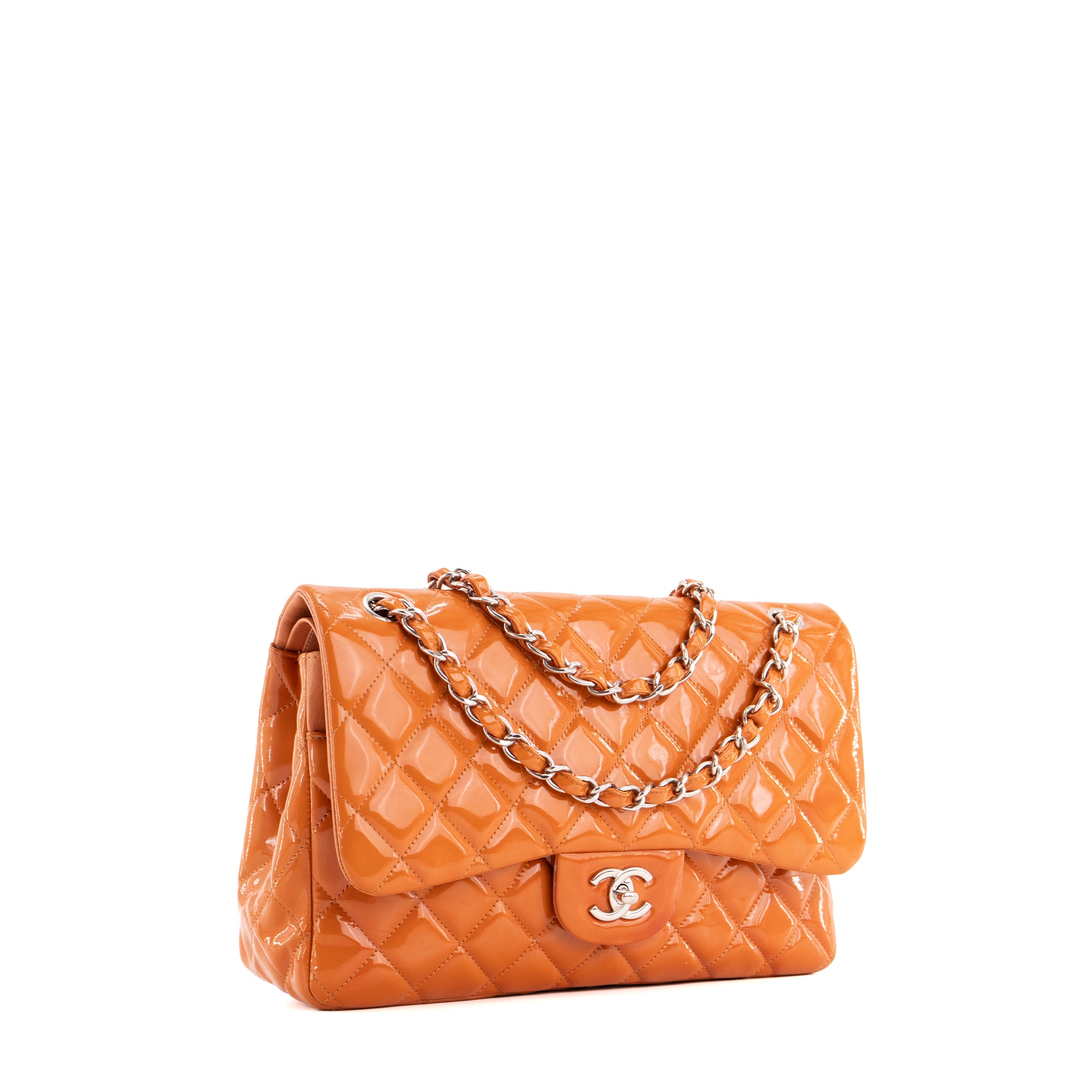 CHANEL - Sac à main Classique/Timeless Jumbo Chanel en cuir verni orange