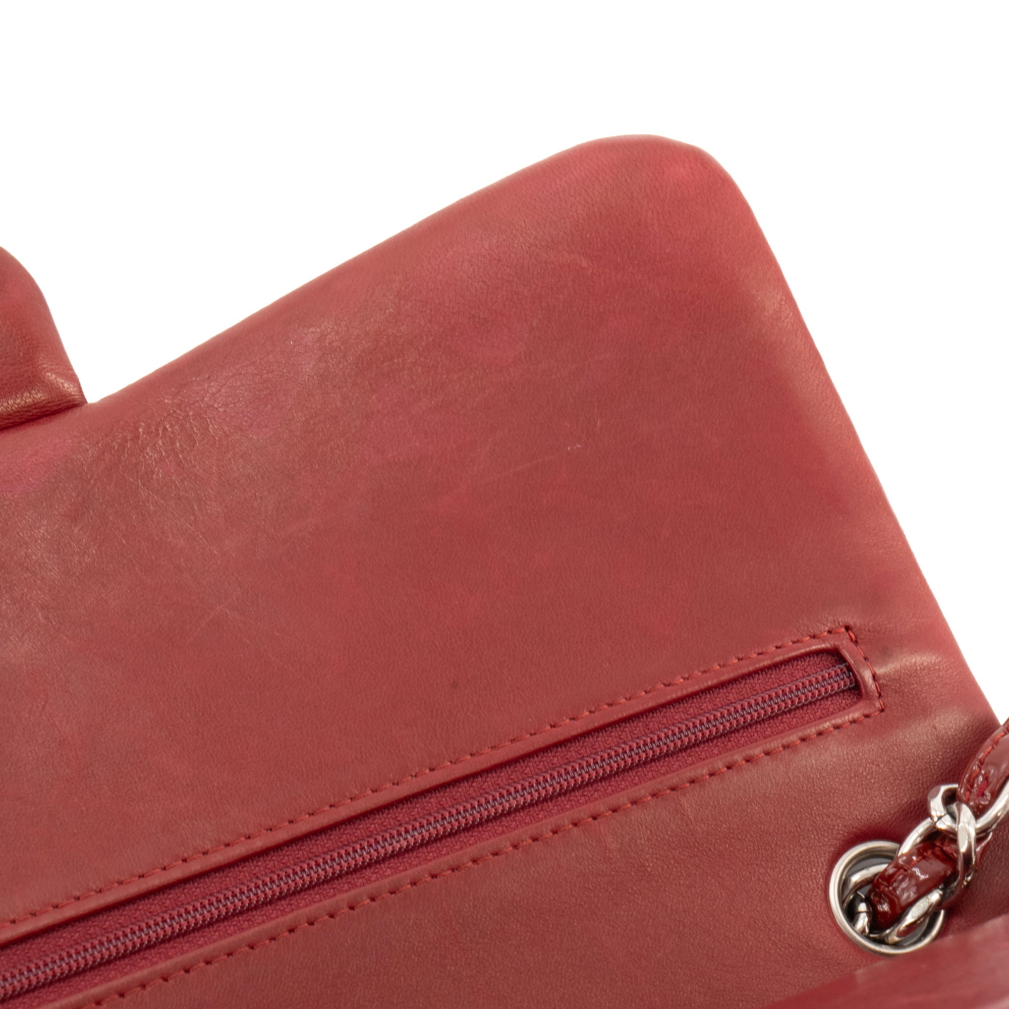 CHANEL - Sac à main Classique/Timeless Jumbo Chanel en cuir verni rouge bordeaux