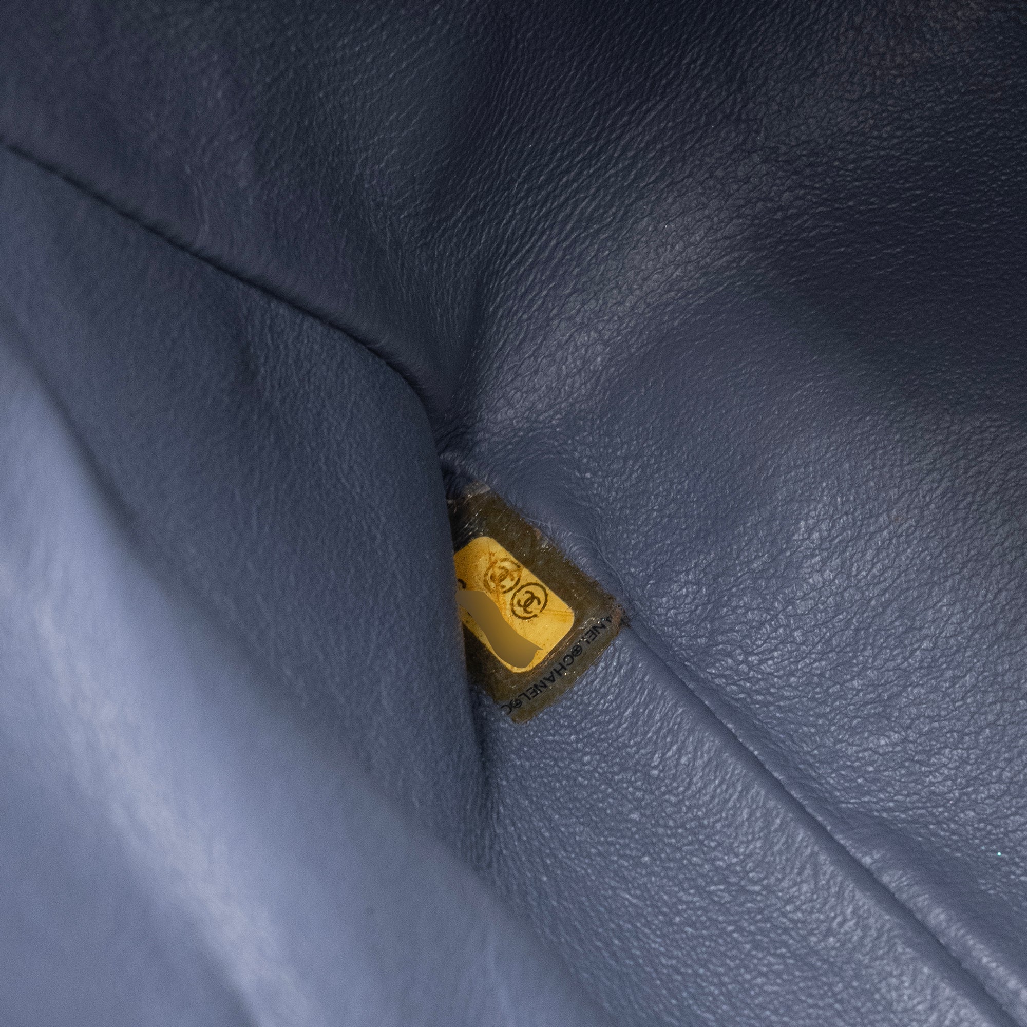 CHANEL - Sac à main Classique/Timeless Jumbo Chanel en cuir verni taupe