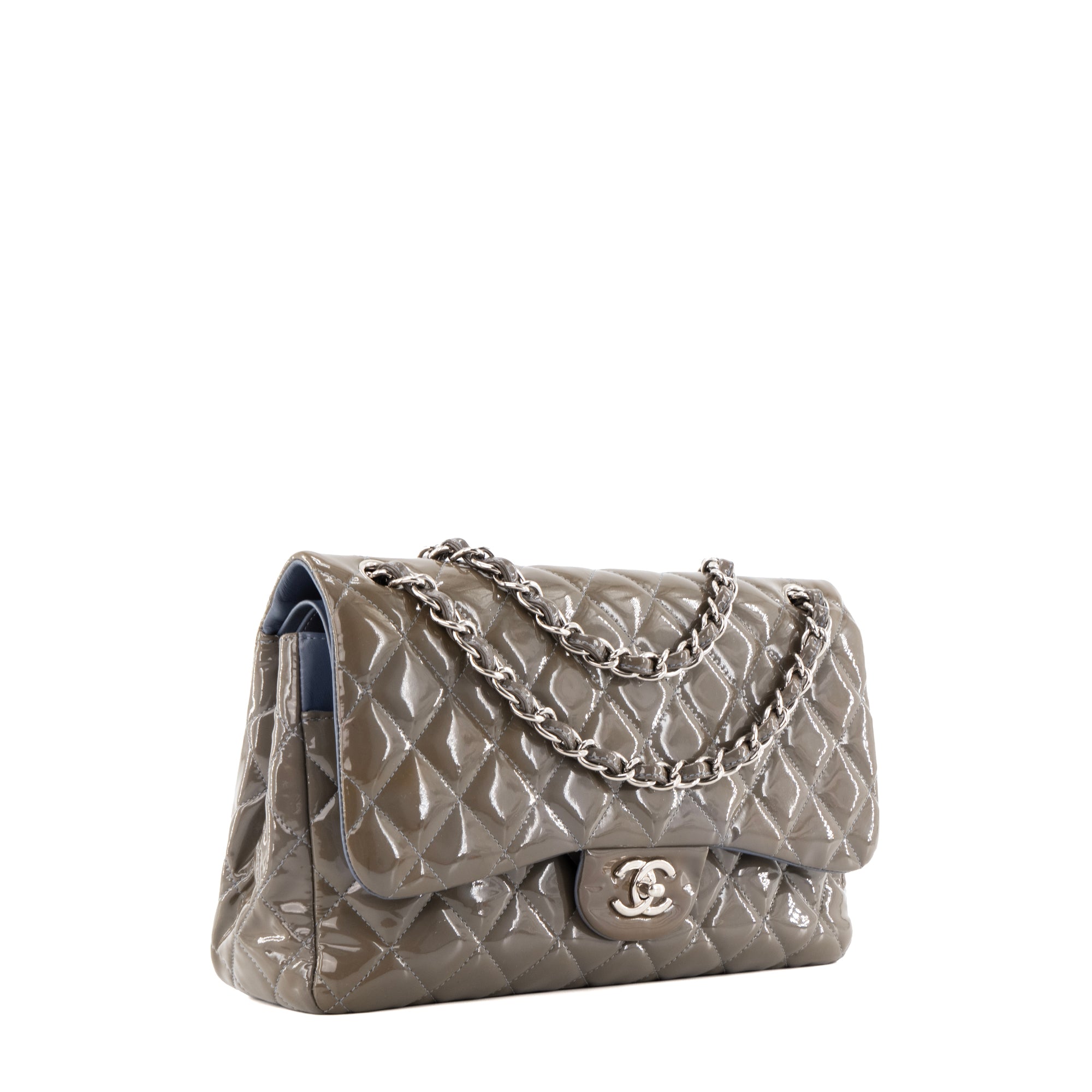 CHANEL - Sac à main Classique/Timeless Jumbo Chanel en cuir verni taupe