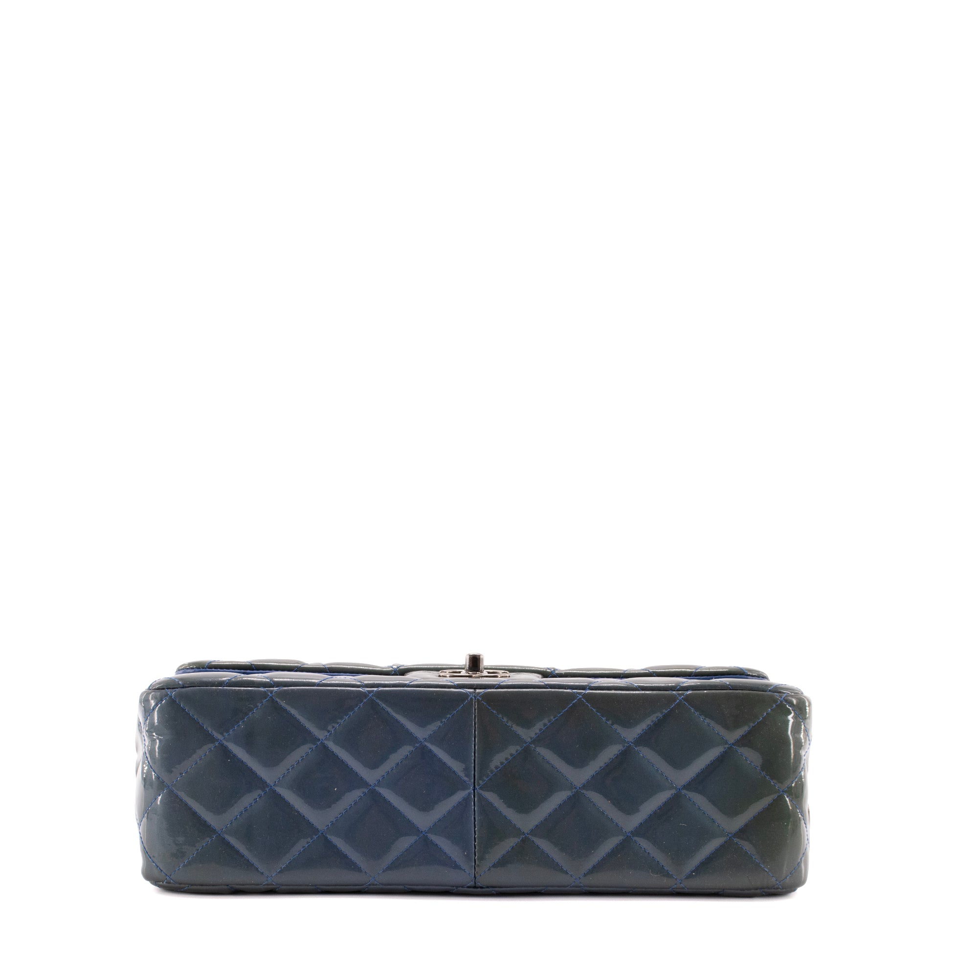 CHANEL - Sac à main Classique/Timeless Jumbo Chanel en cuir verni vert