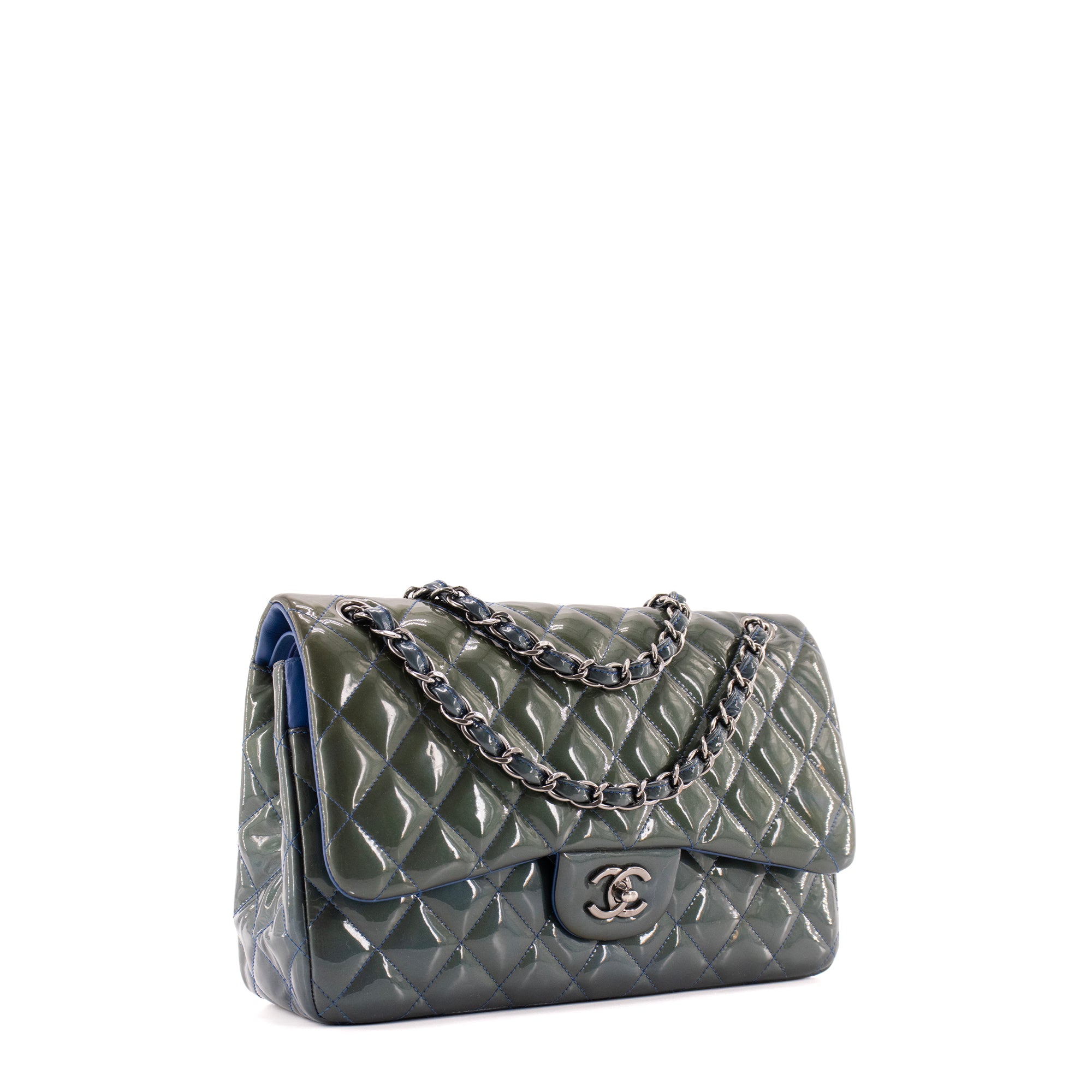 CHANEL - Sac à main Classique/Timeless Jumbo Chanel en cuir verni vert