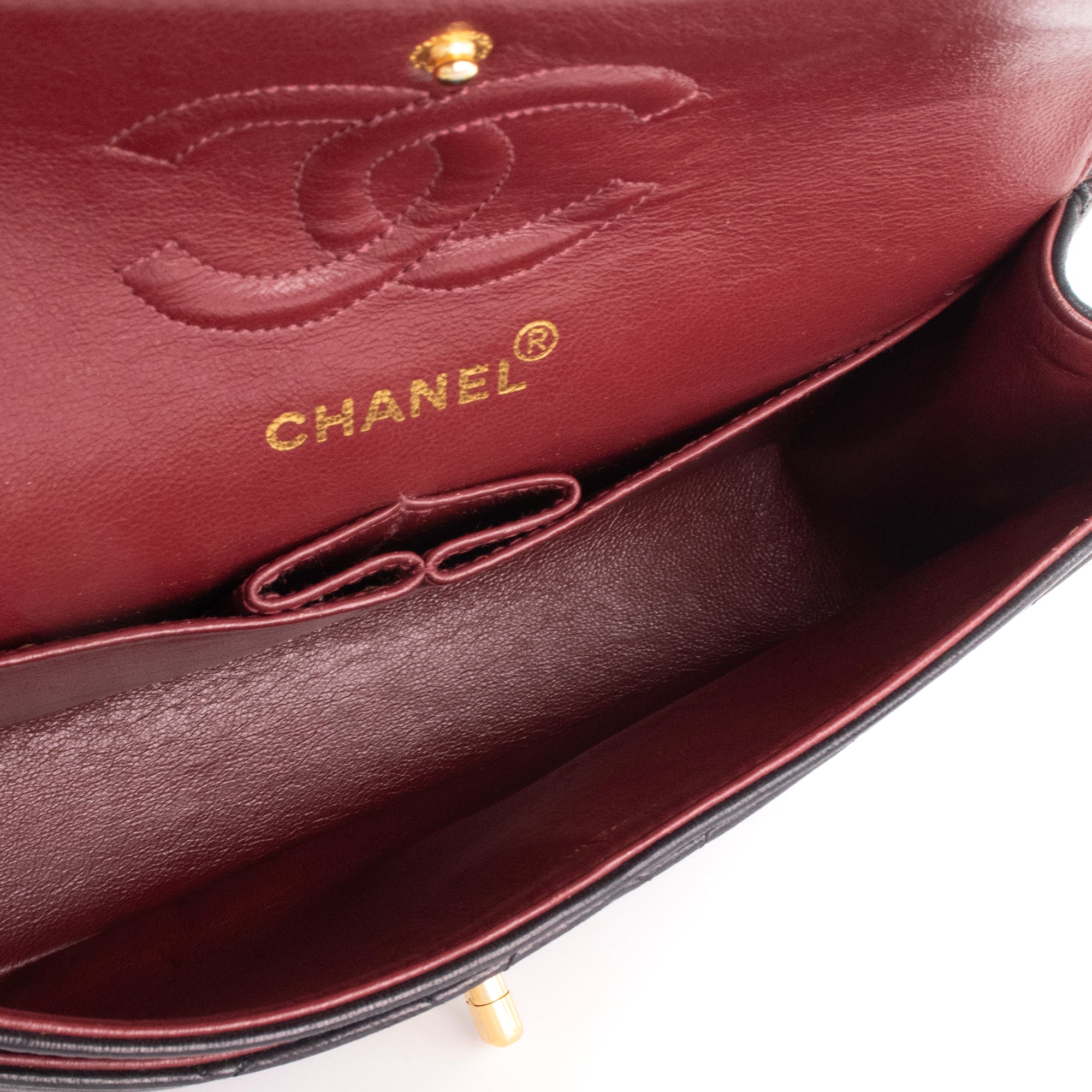CHANEL - Sac à main Classique/Timeless small Chanel en cuir lisse noir vintage