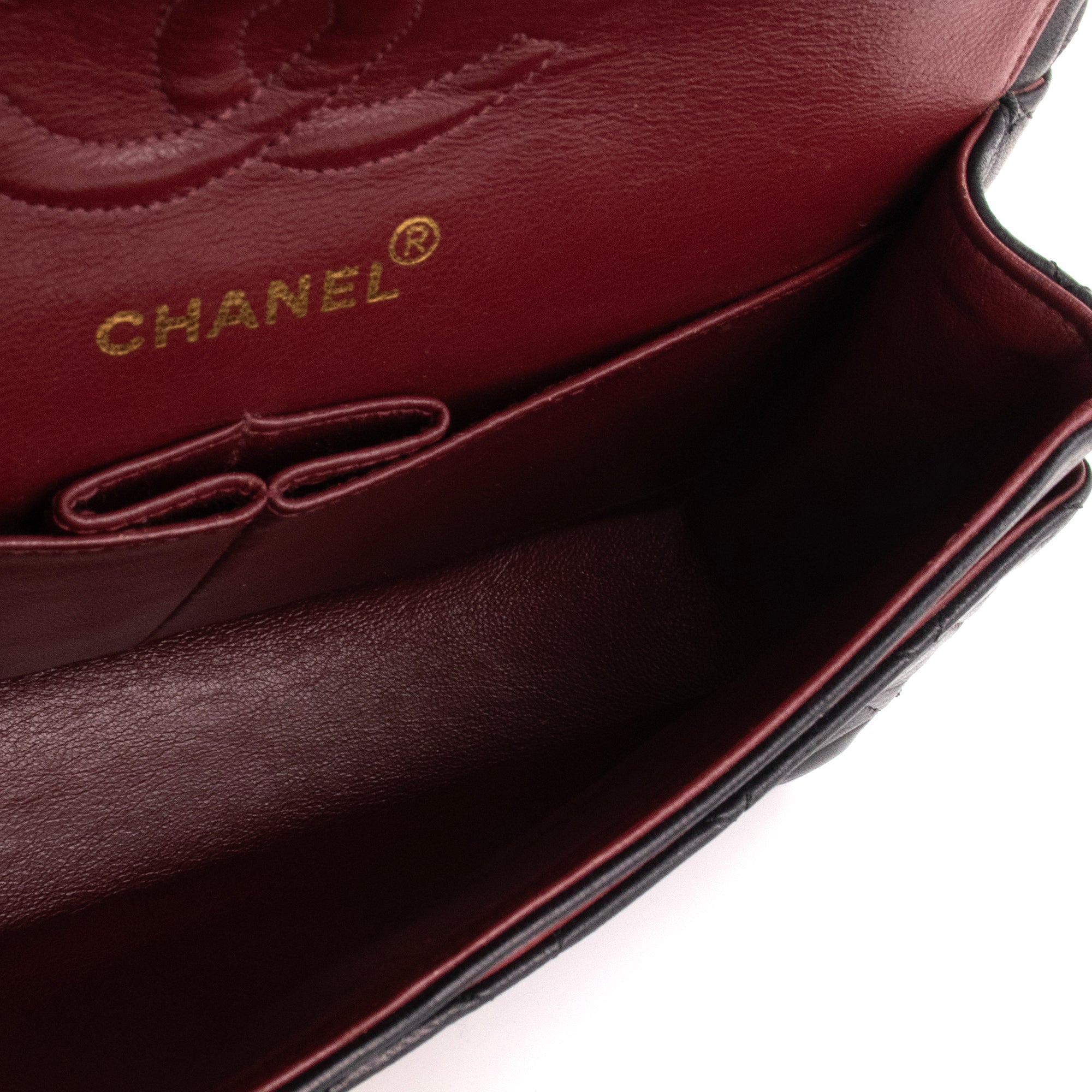 CHANEL - Sac à main Classique/Timeless small Chanel en cuir lisse noir vintage
