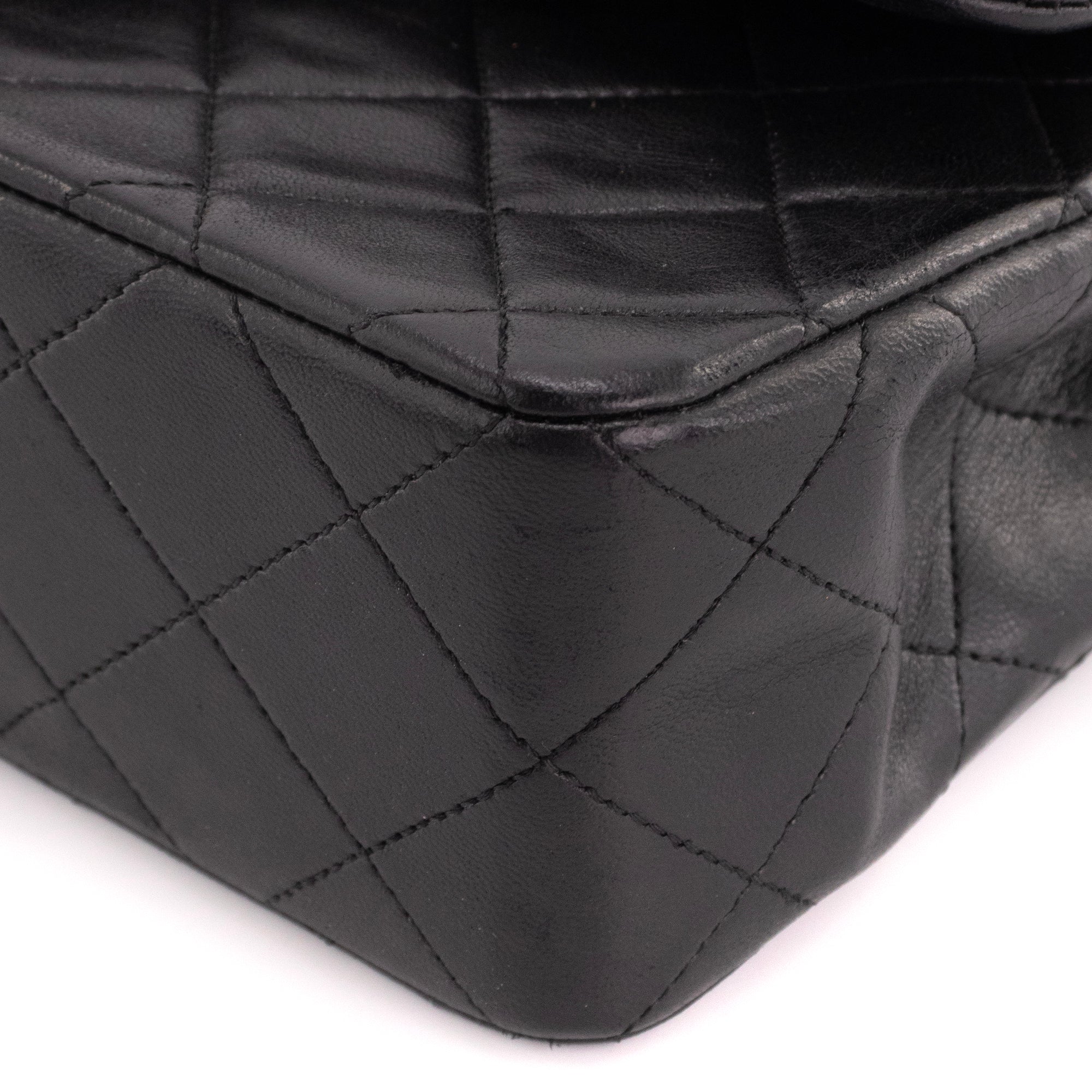 CHANEL - Sac à main Classique/Timeless small Chanel en cuir lisse noir vintage