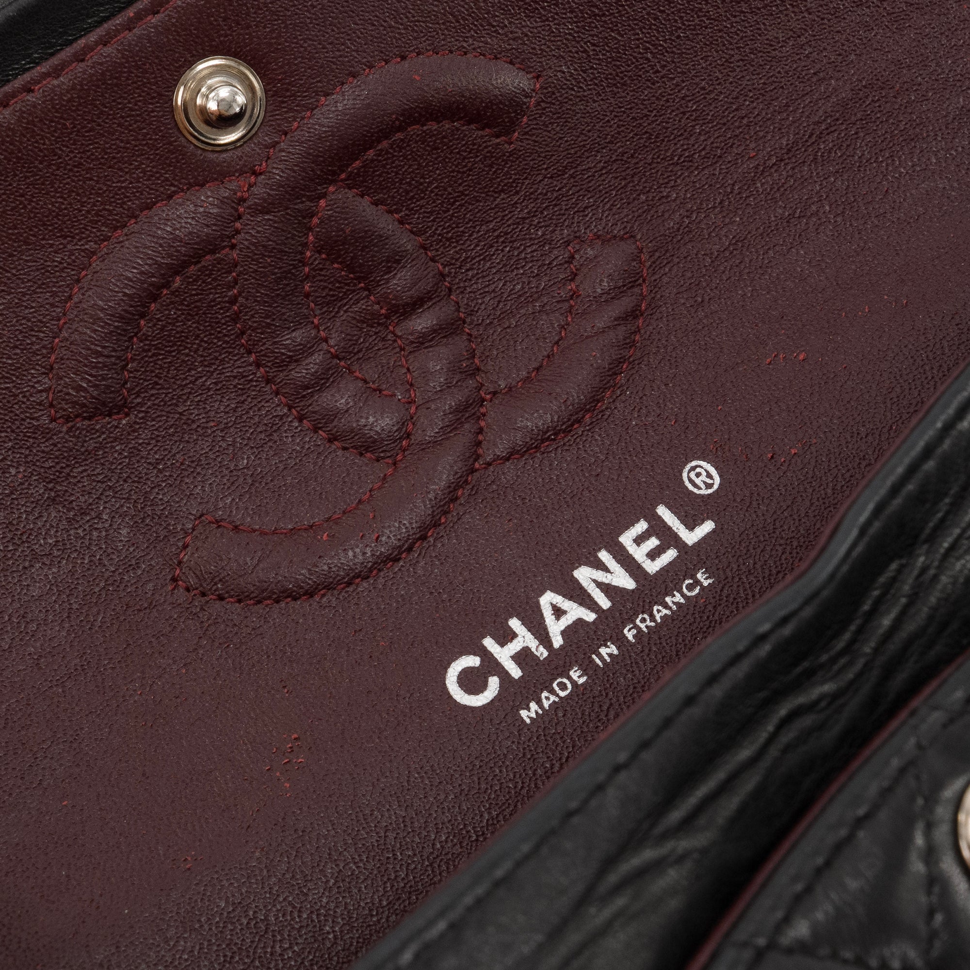 CHANEL - Sac à main Classique/Timeless small Chanel en cuir lisse noir