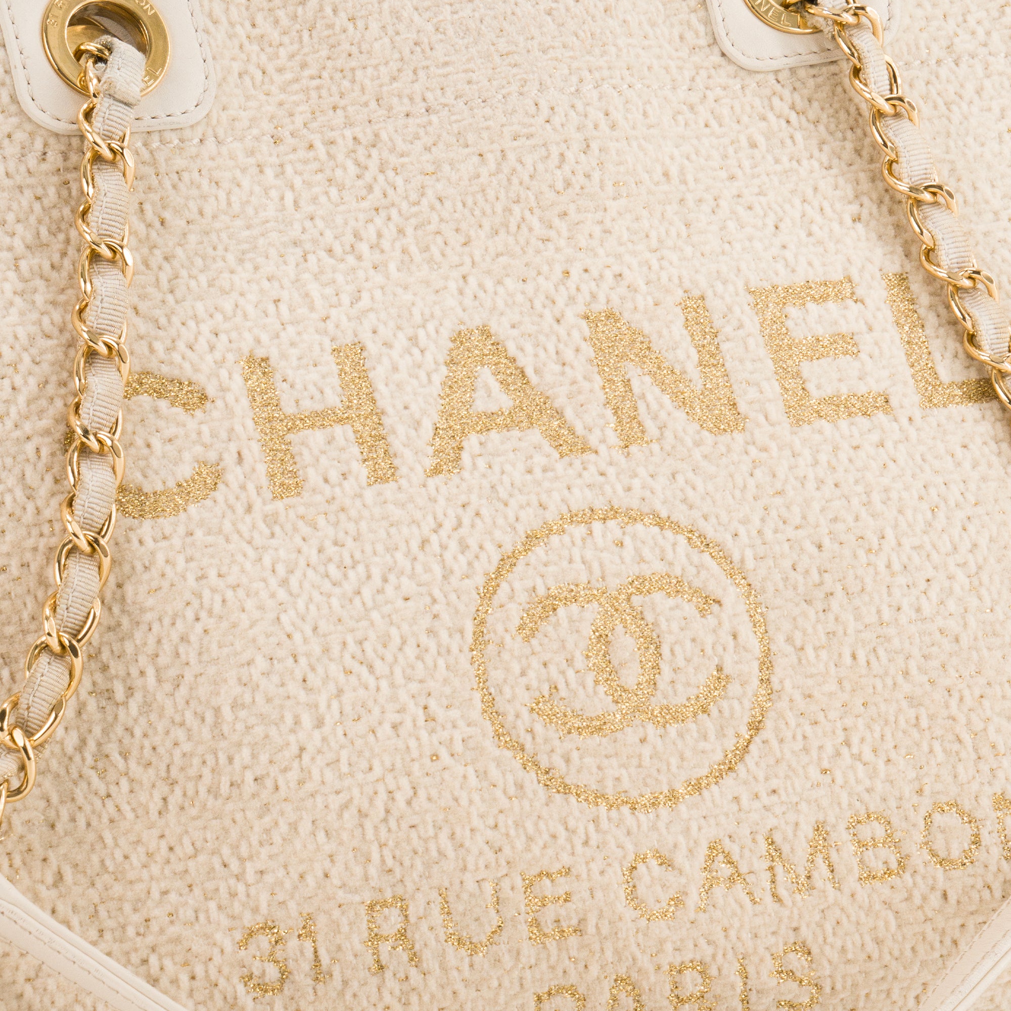 CHANEL - Sac cabas Deauville en toile et cuir lisse beige