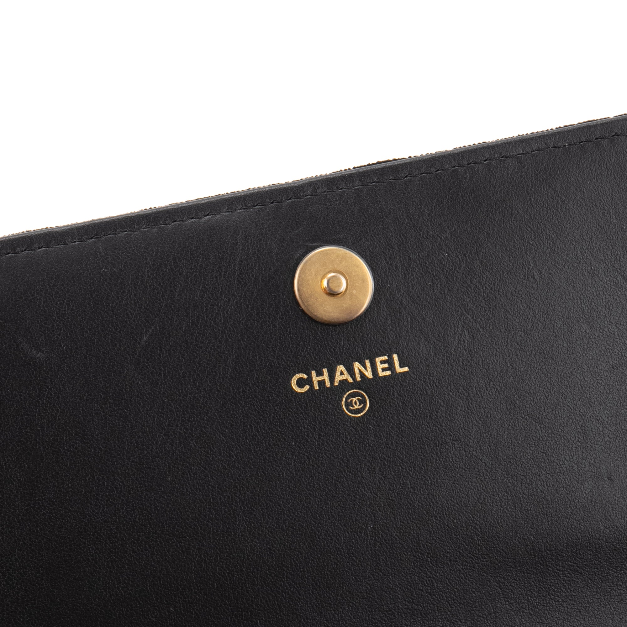 CHANEL - Sac à main East West Chanel en velours noir