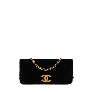 CHANEL - Sac à main East West Chanel en velours noir