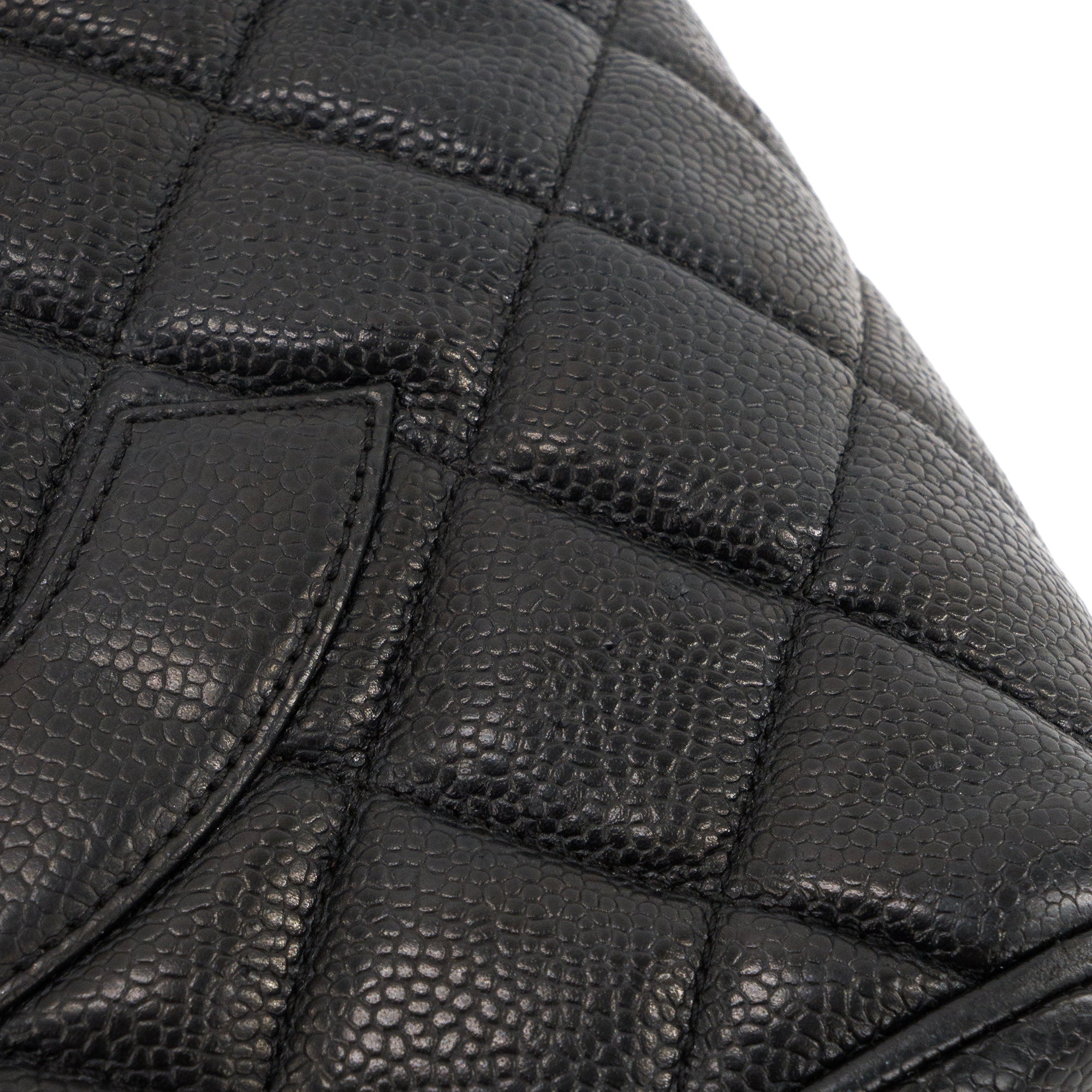 CHANEL - Sac à main Medaillon Chanel en cuir caviar noir