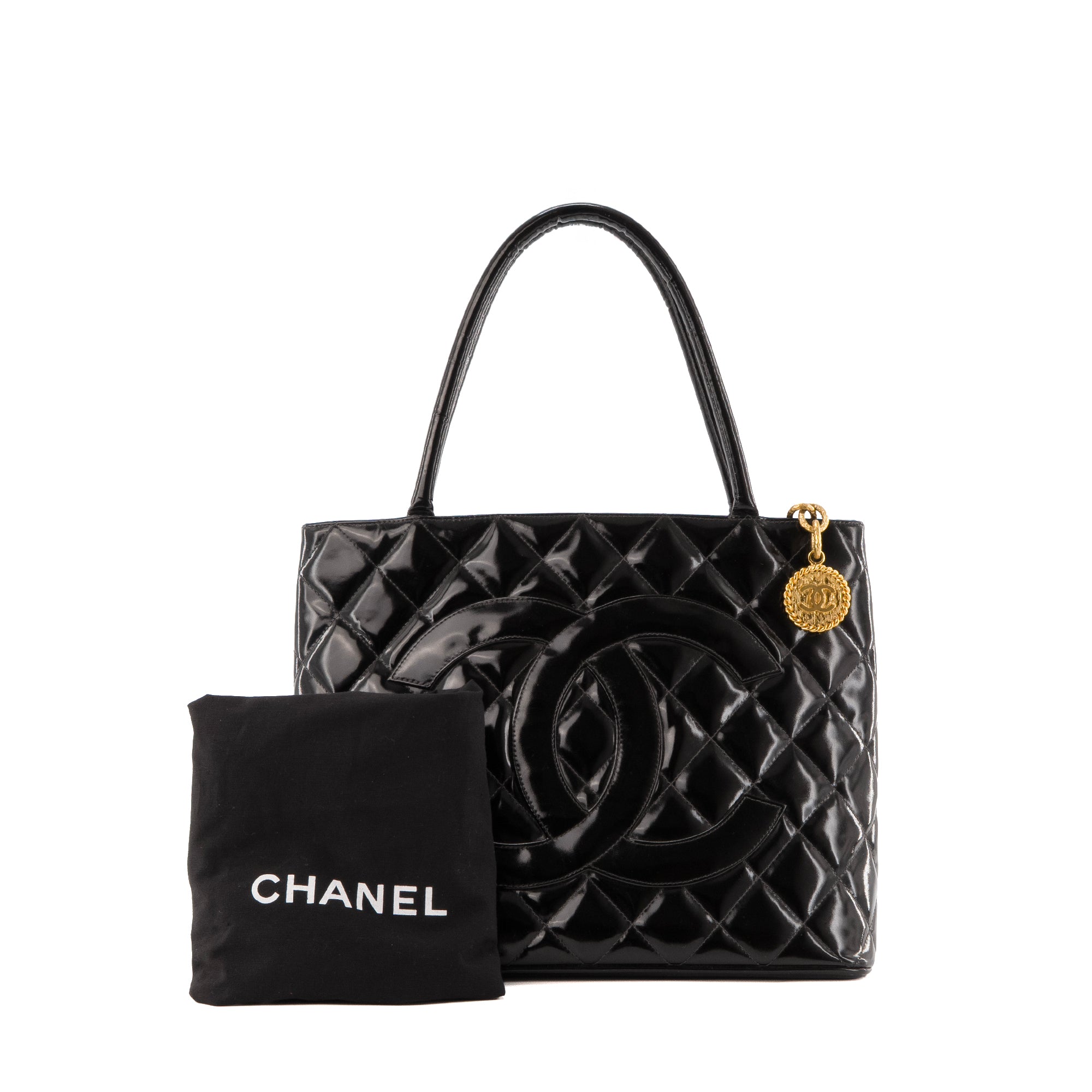 CHANEL - Sac à main Medaillon Chanel en cuir verni noir vintage