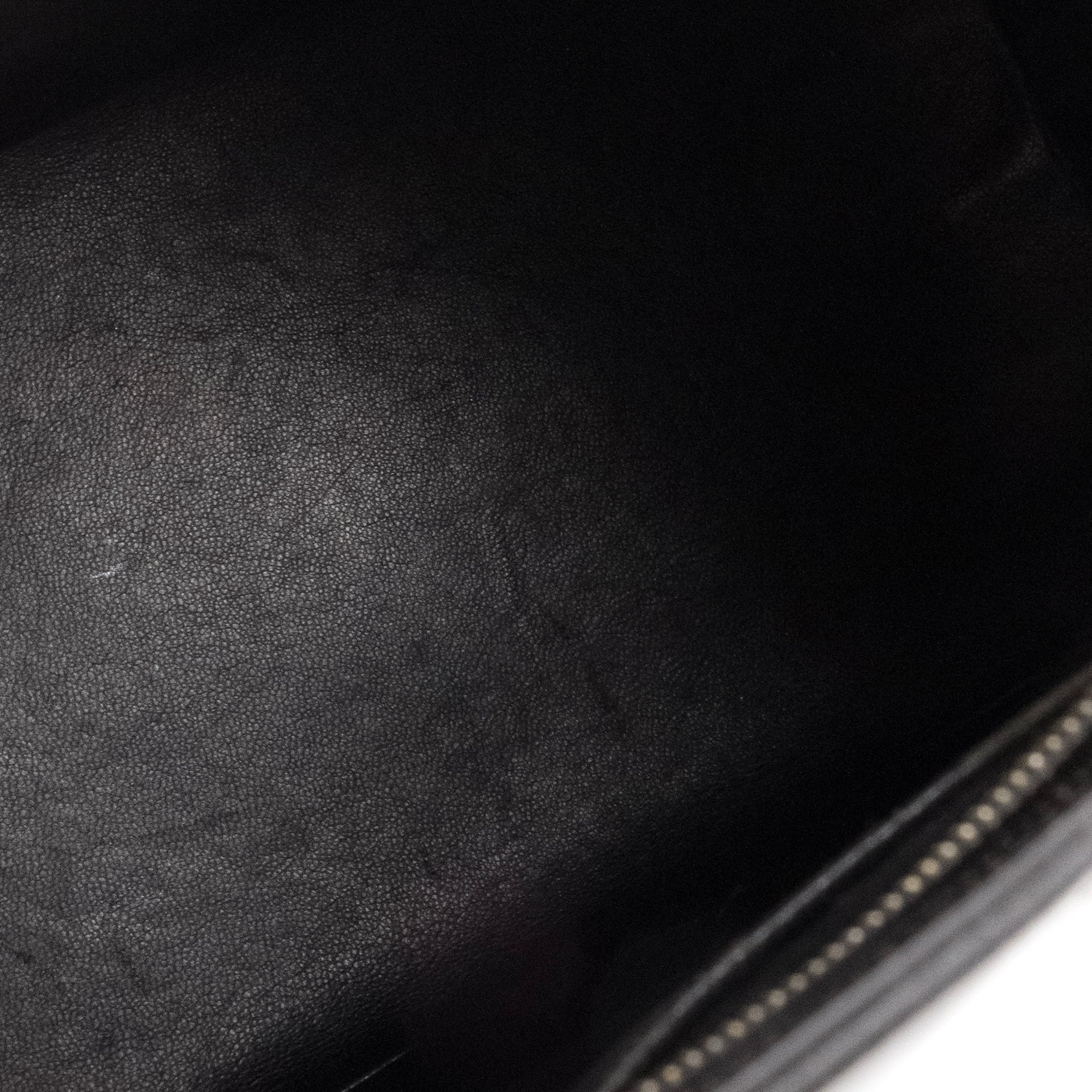 CHANEL - Sac à main Medaillon Chanel en cuir verni noir vintage