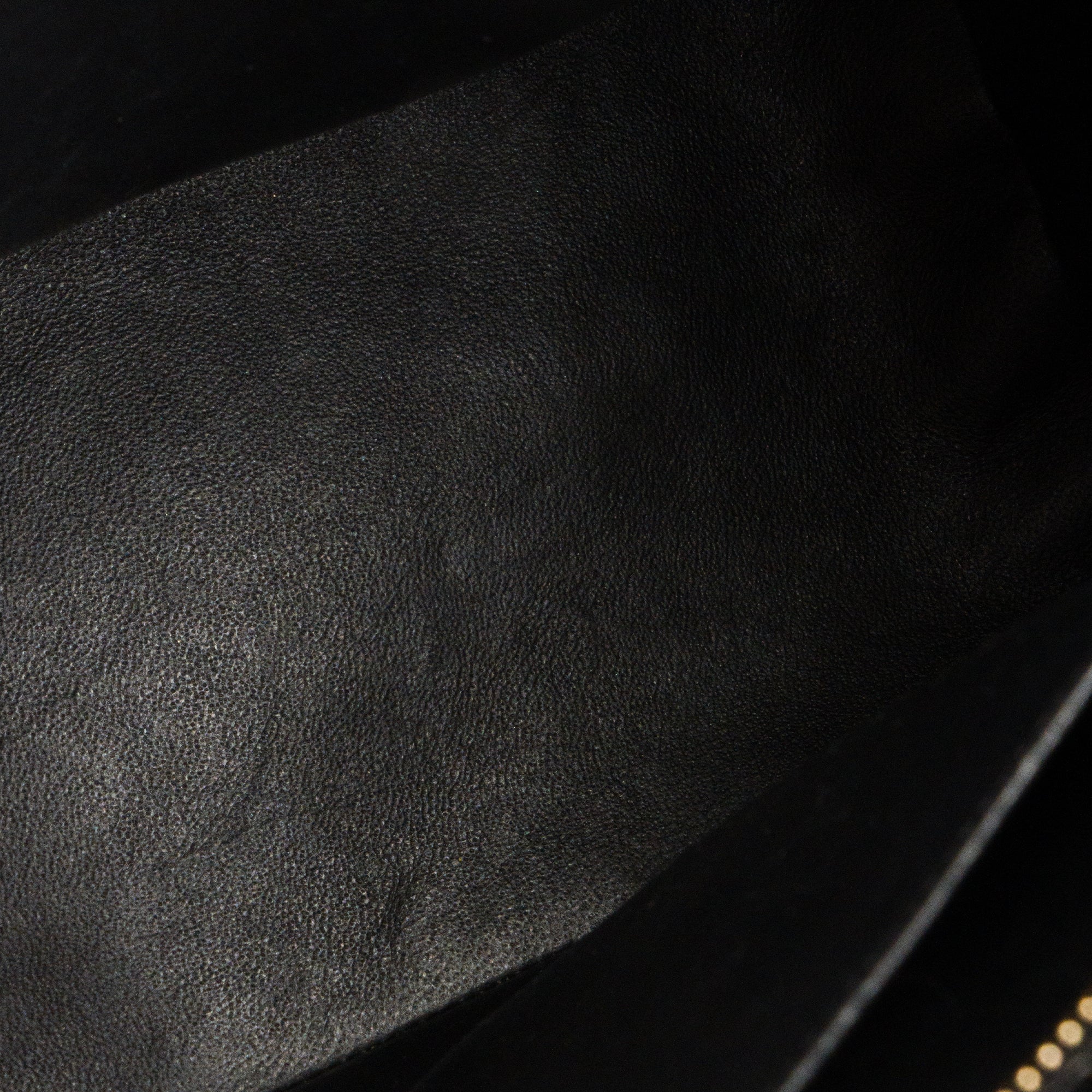 CHANEL - Sac à main Medaillon Chanel en cuir verni noir vintage