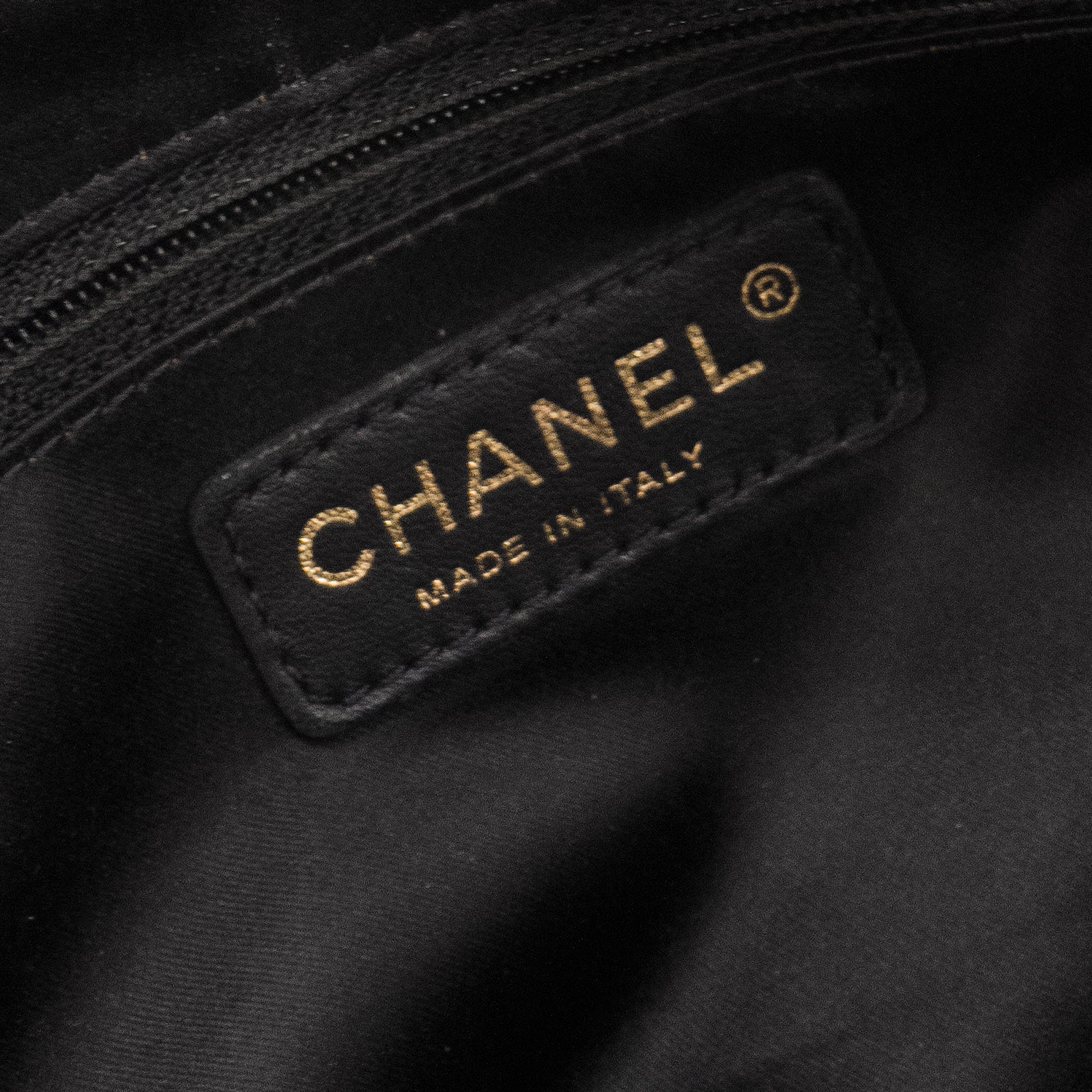 CHANEL - Sac à main Shopping PPT Chanel en cuir caviar noir