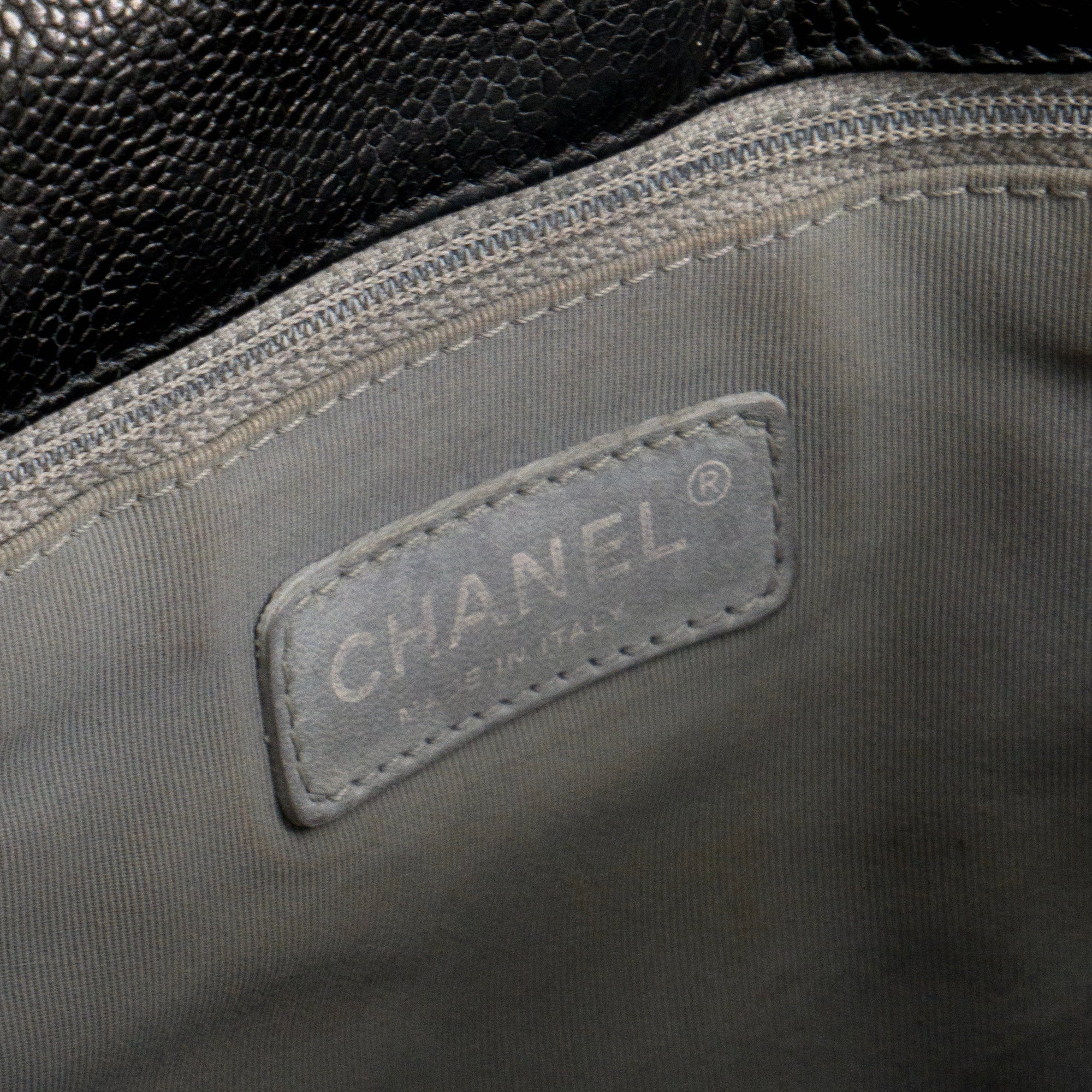CHANEL - Sac à main Timeless French Riviera Chanel en cuir caviar noir
