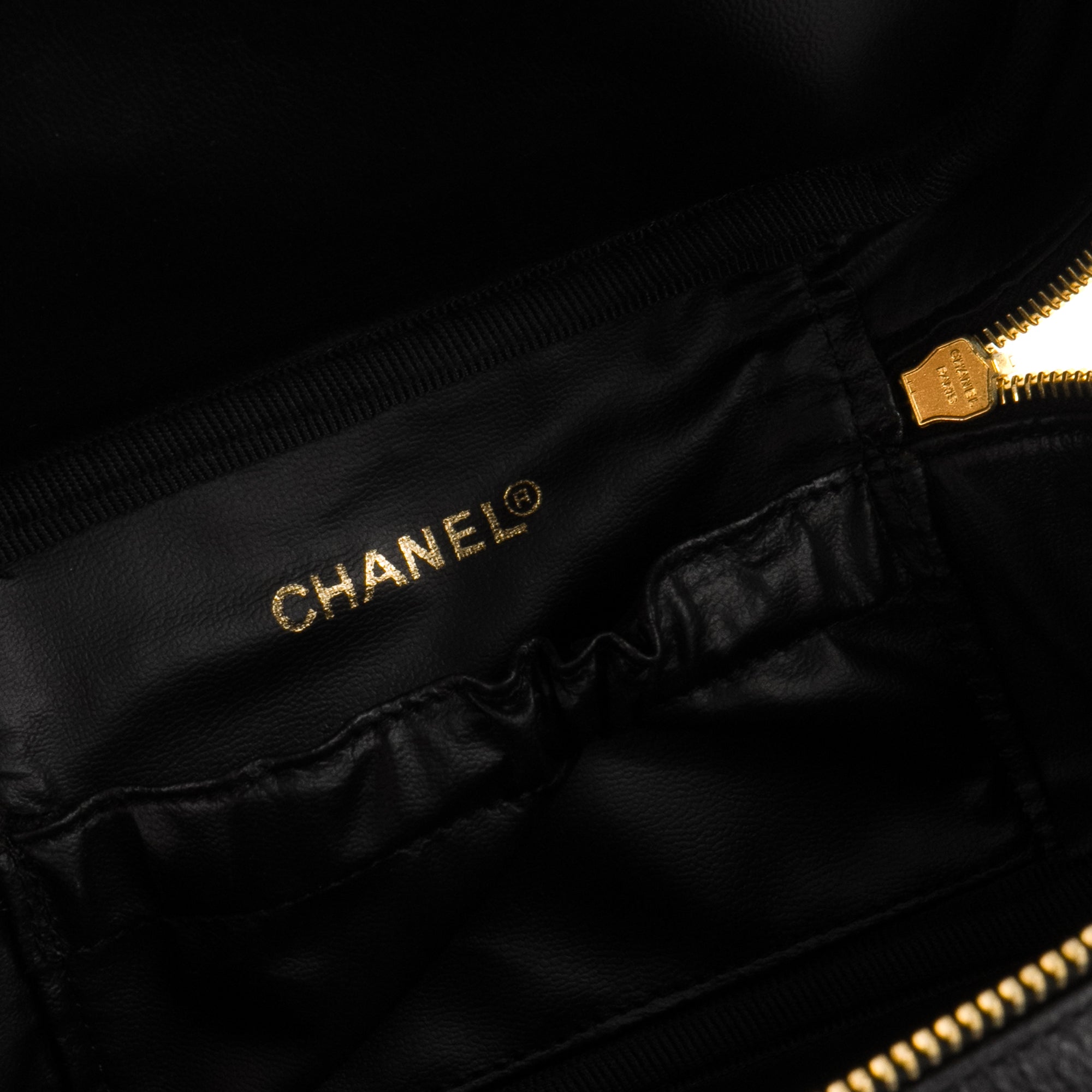 CHANEL - Sac à main Vanity Chanel en cuir caviar noir vintage
